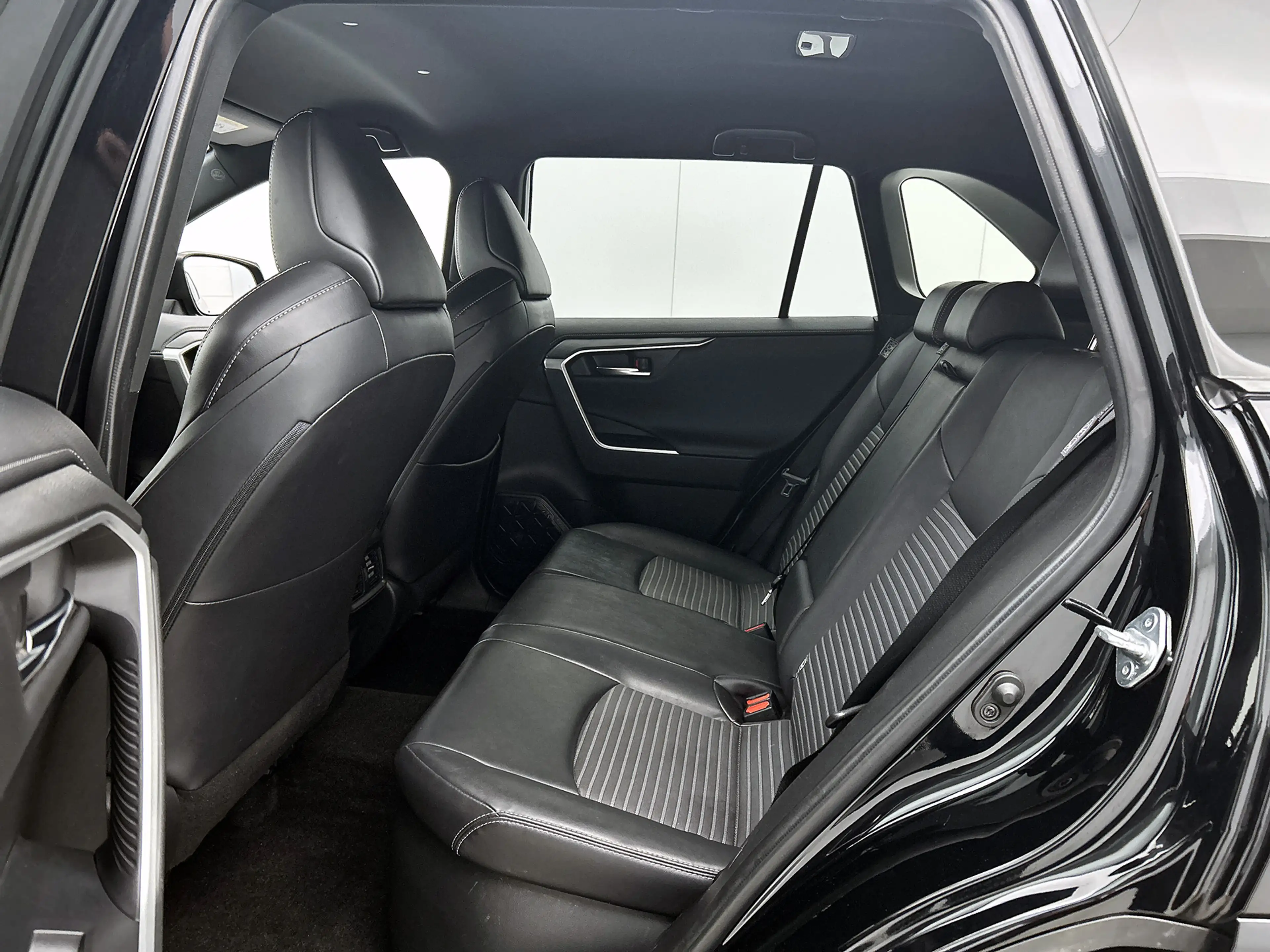 Toyota RAV 4 2.5 Hybrid Executive Camera, Stoelverwarming — photo 27