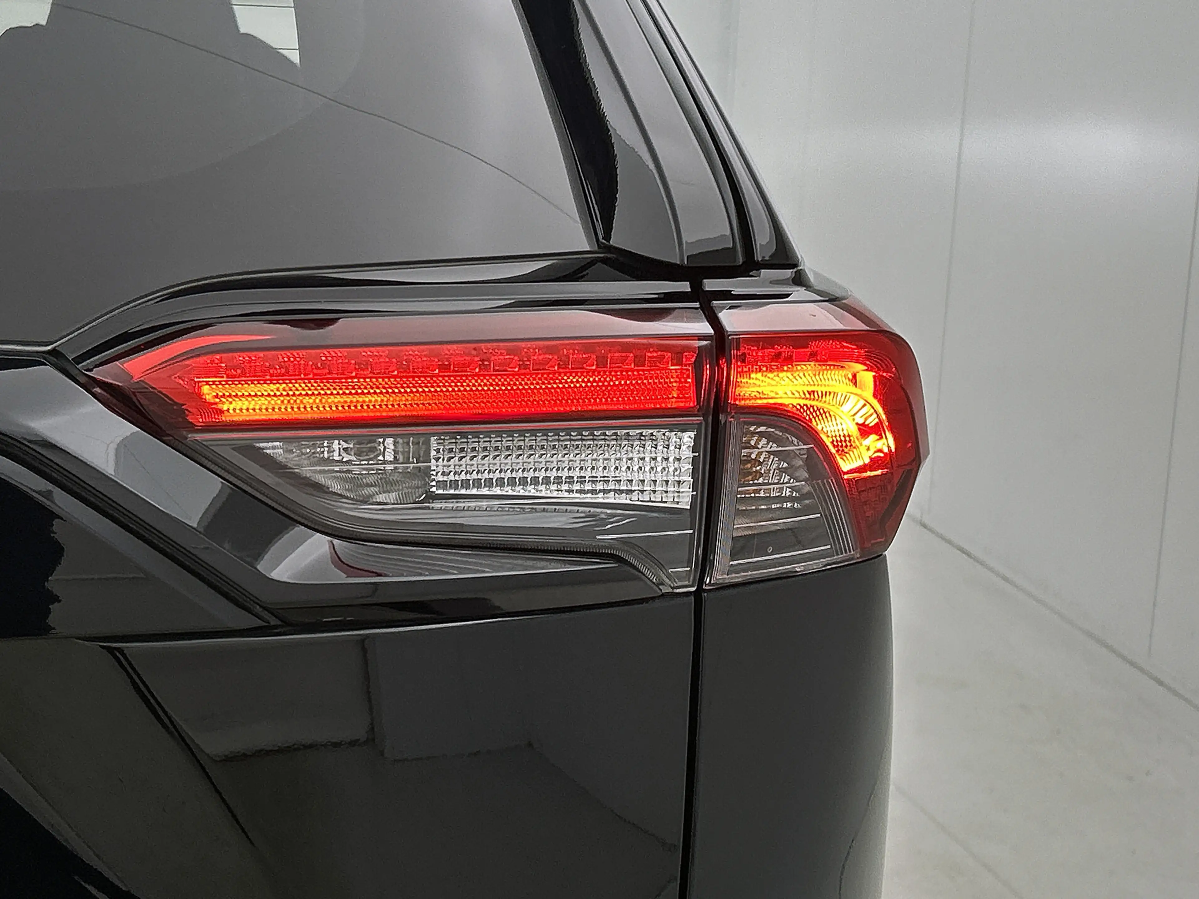 Toyota RAV 4 2.5 Hybrid Executive Camera, Stoelverwarming — photo 28