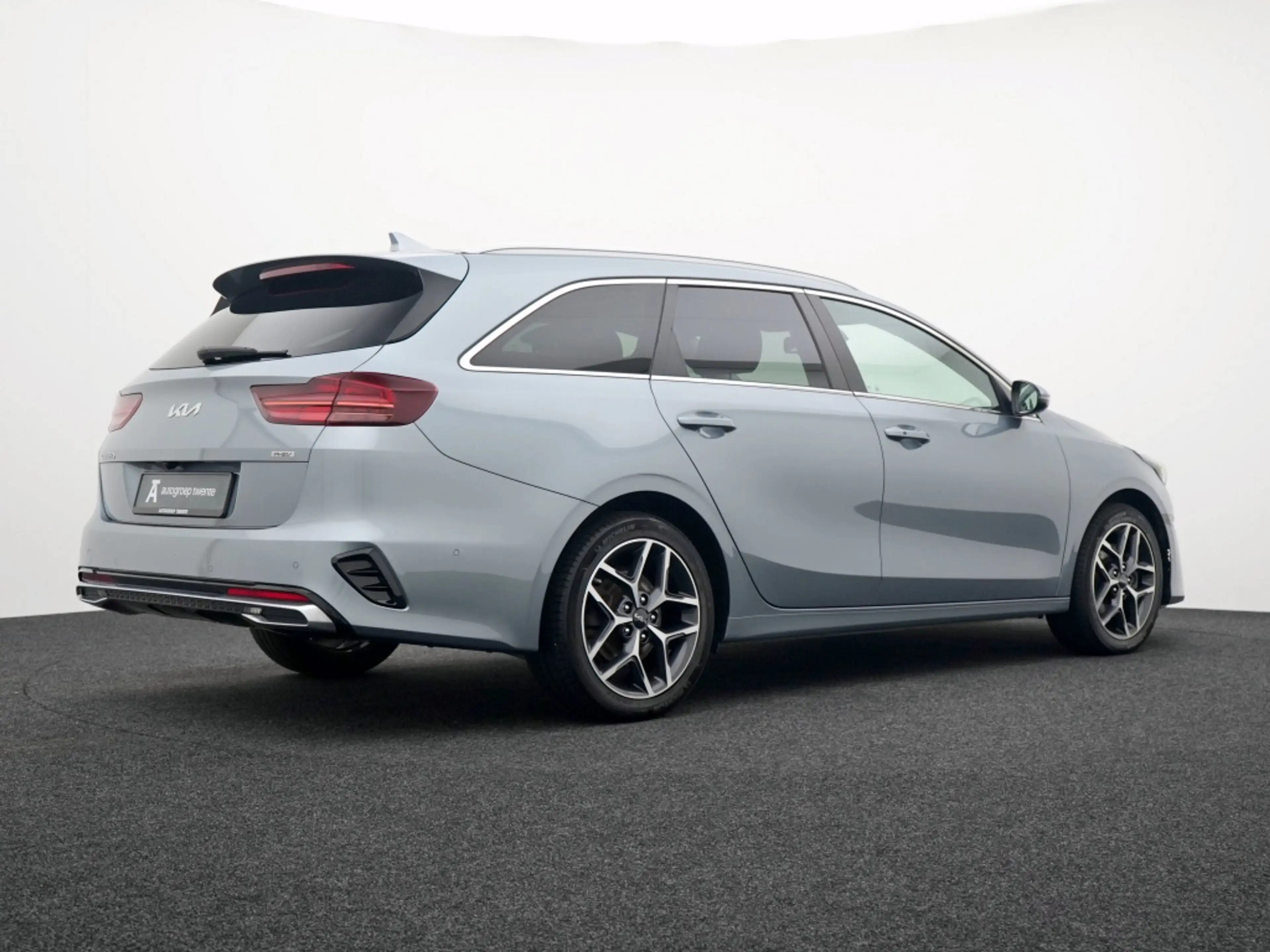 Kia Ceed SW / cee'd SW Sportswagon 1.6 GDI PHEV Dynamicline | Stoelverwar — photo 2