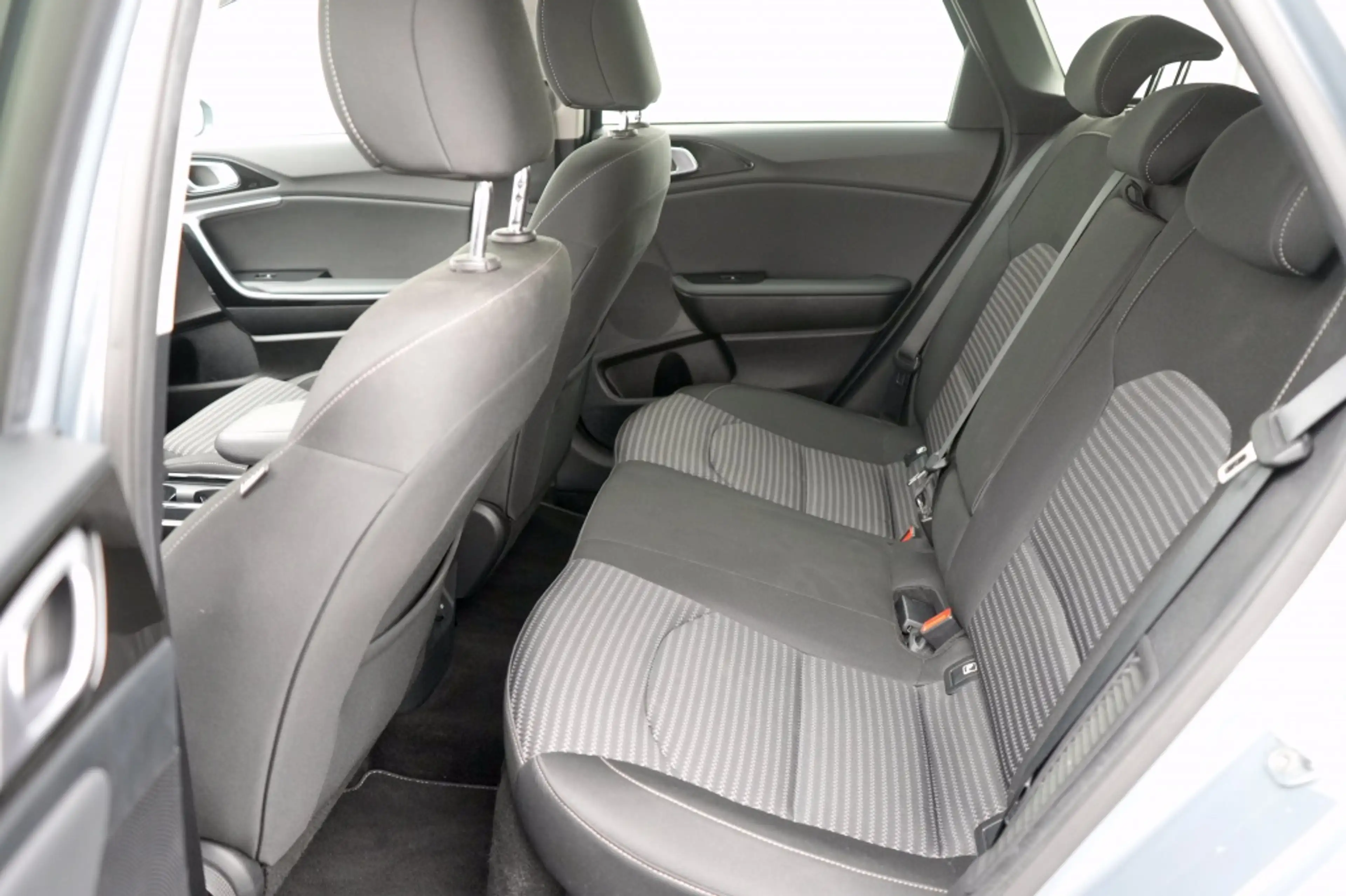 Kia Ceed SW / cee'd SW Sportswagon 1.6 GDI PHEV Dynamicline | Stoelverwar — photo 15