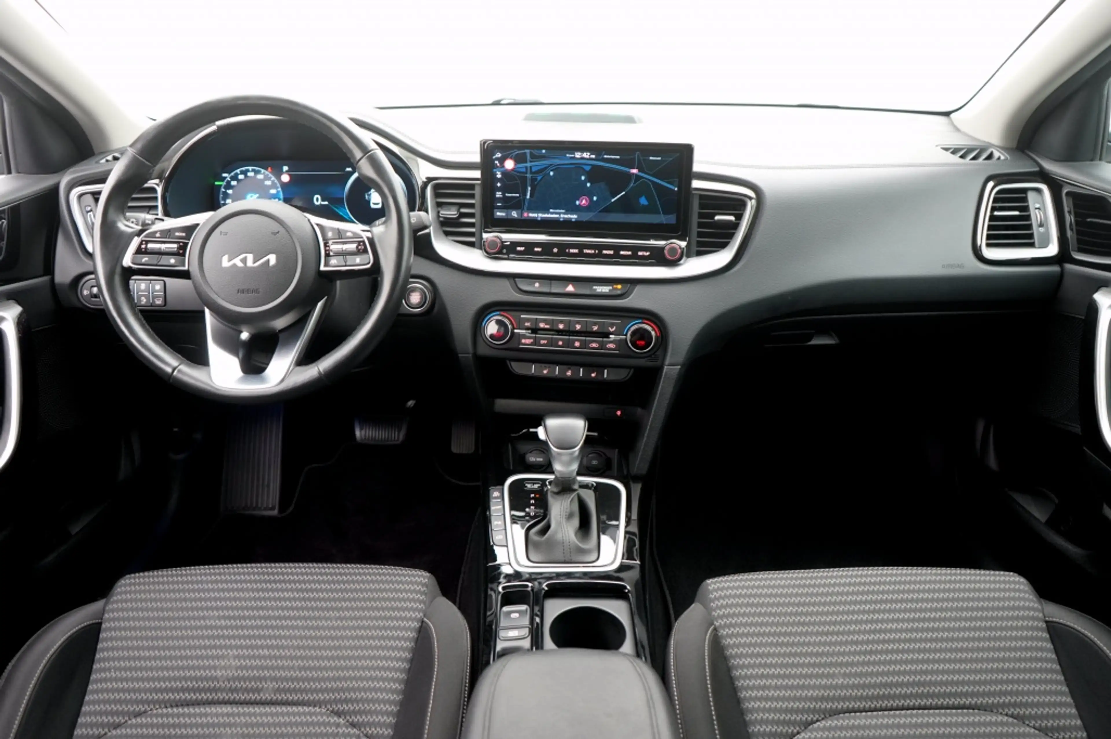 Kia Ceed SW / cee'd SW Sportswagon 1.6 GDI PHEV Dynamicline | Stoelverwar — photo 3
