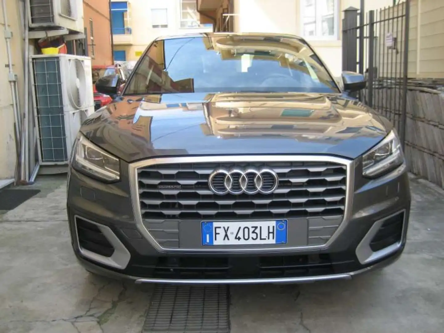 Audi Q2 2.0 TDI QUATTRO S TRONIC S LINE EDITION Grau - 2
