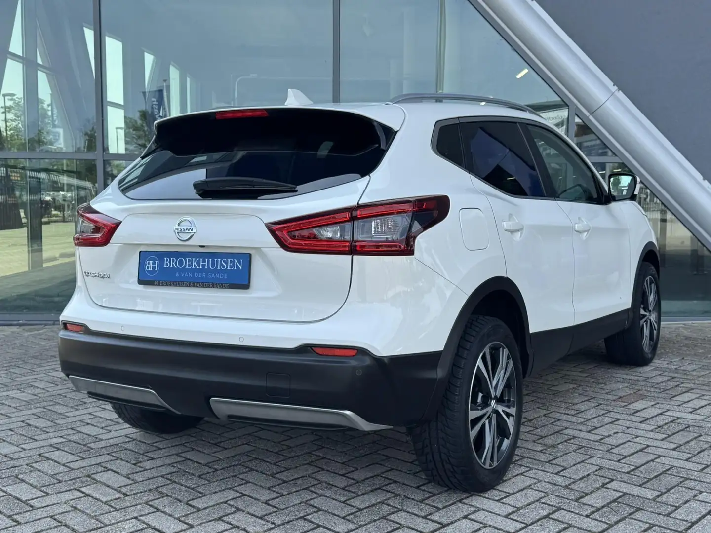 Nissan Qashqai 1.2 Tekna Panoramadak / 360 Camera / Navigatie Wit - 2