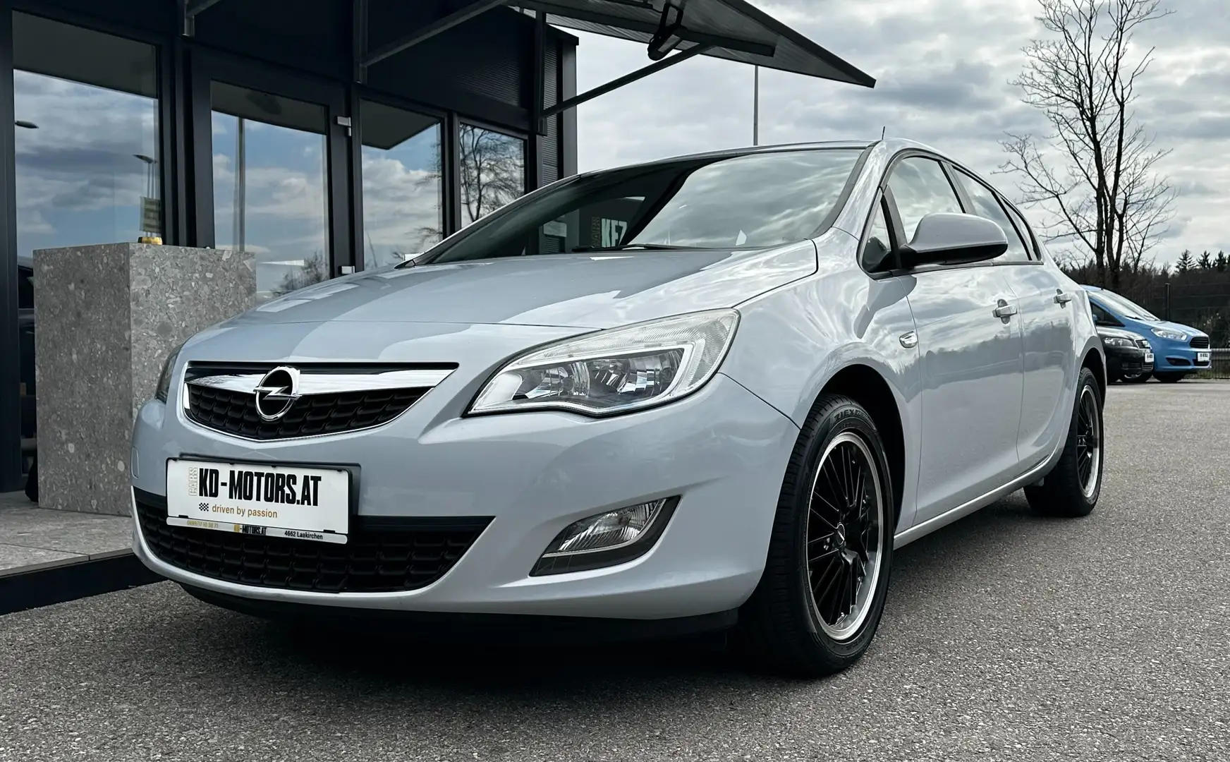 Opel Astra GTC 1,4 Turbo Ecotec Design Edition Grau - 1