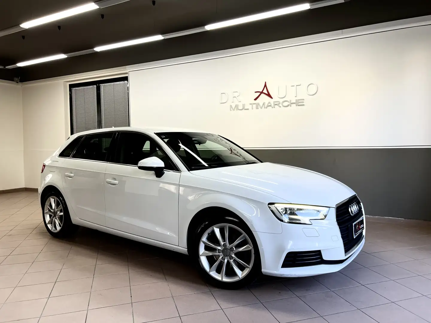 Audi A3 Sedan 1.6 tdi Business 110cv s-tronic UNICO PROP Weiß - 2