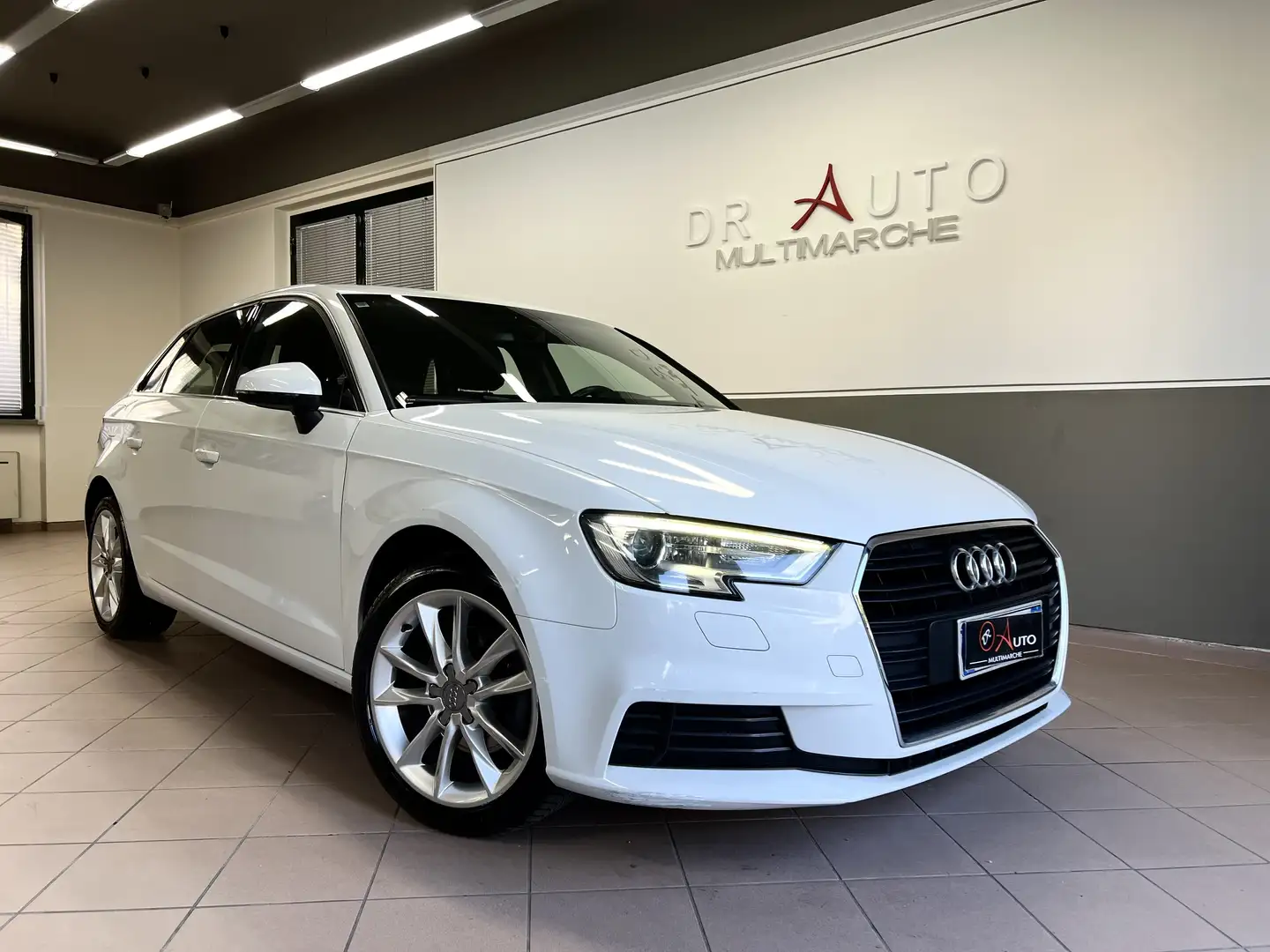 Audi A3 Sedan 1.6 tdi Business 110cv s-tronic UNICO PROP Weiß - 1