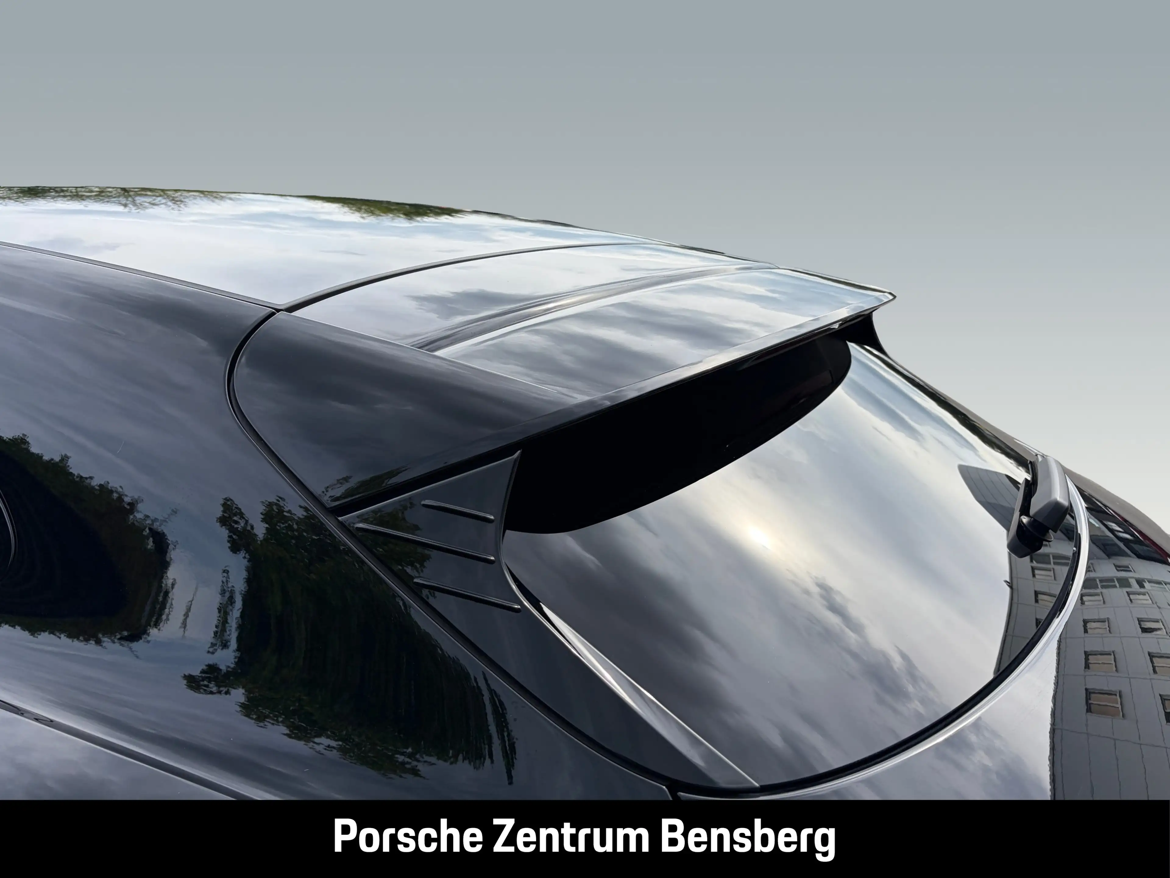 Porsche Taycan Turbo Sport Turismo — photo 14