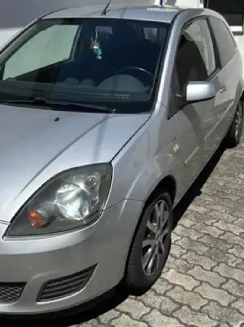 Ford Fiesta Courier - 1