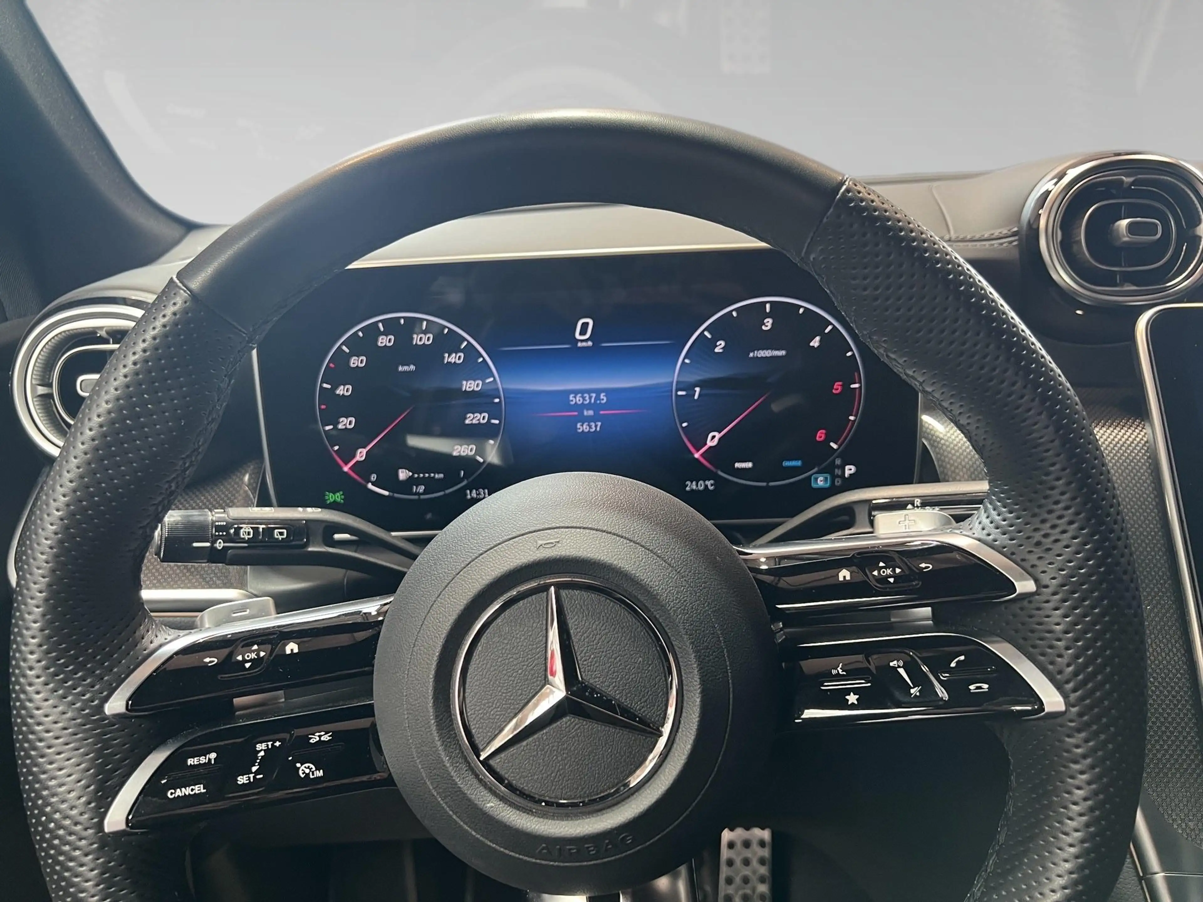 Mercedes-Benz GLC 300 2.0 d 4MATIC AMG Line — photo 4