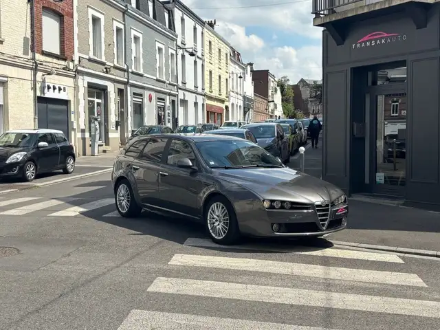 Alfa Romeo 159 SPORTWAGON W 1.9 JTDm 8V Distinctive / RADAR DE RECUL / BLUETOOTH / ROUE DE SECOURS