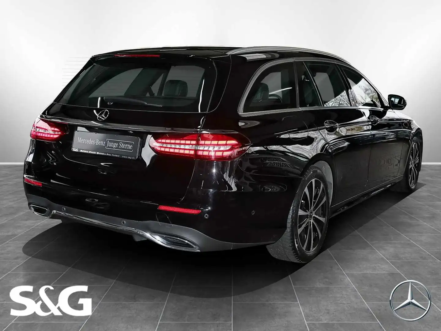 Mercedes-Benz E 300 d 4M T AMG AHK+MEMORY+DISTRONIC+360°+18" Schwarz - 2