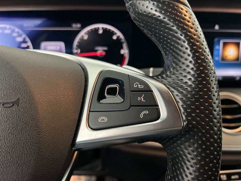 Mercedes-Benz E 220 d/ AMG LINE/ NIGHT/ PANO/ STANDHEIZ./WIDE — photo 29