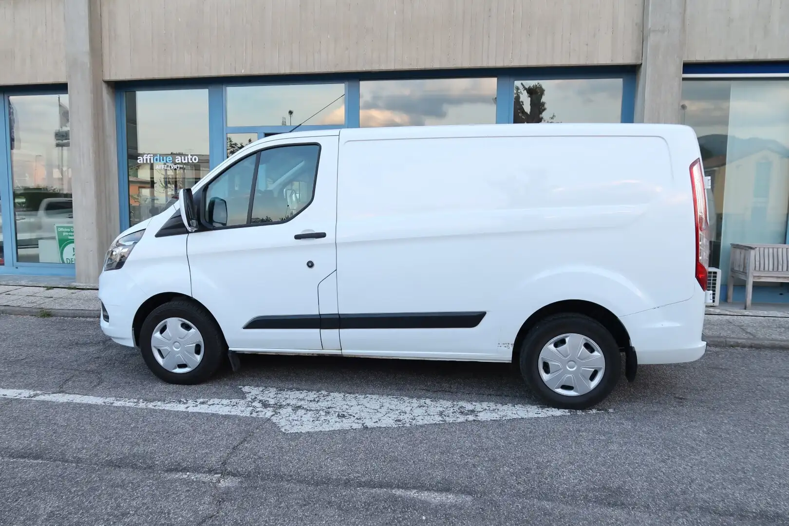 Ford Transit Custom 320 2.0 TDCi Van L1 H1 Bianco - 2