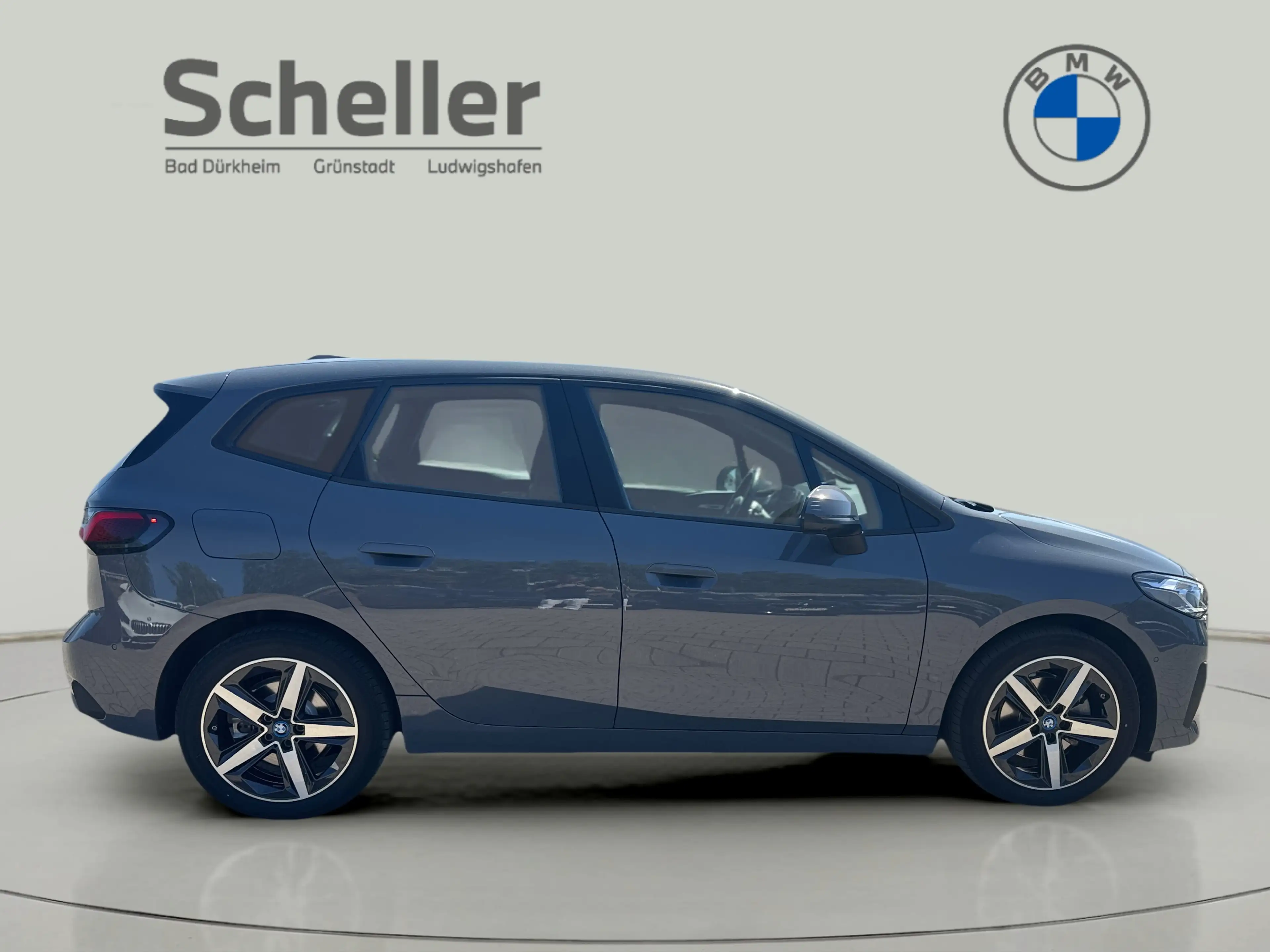 BMW 225 e xDrive Active Tourer — photo 9