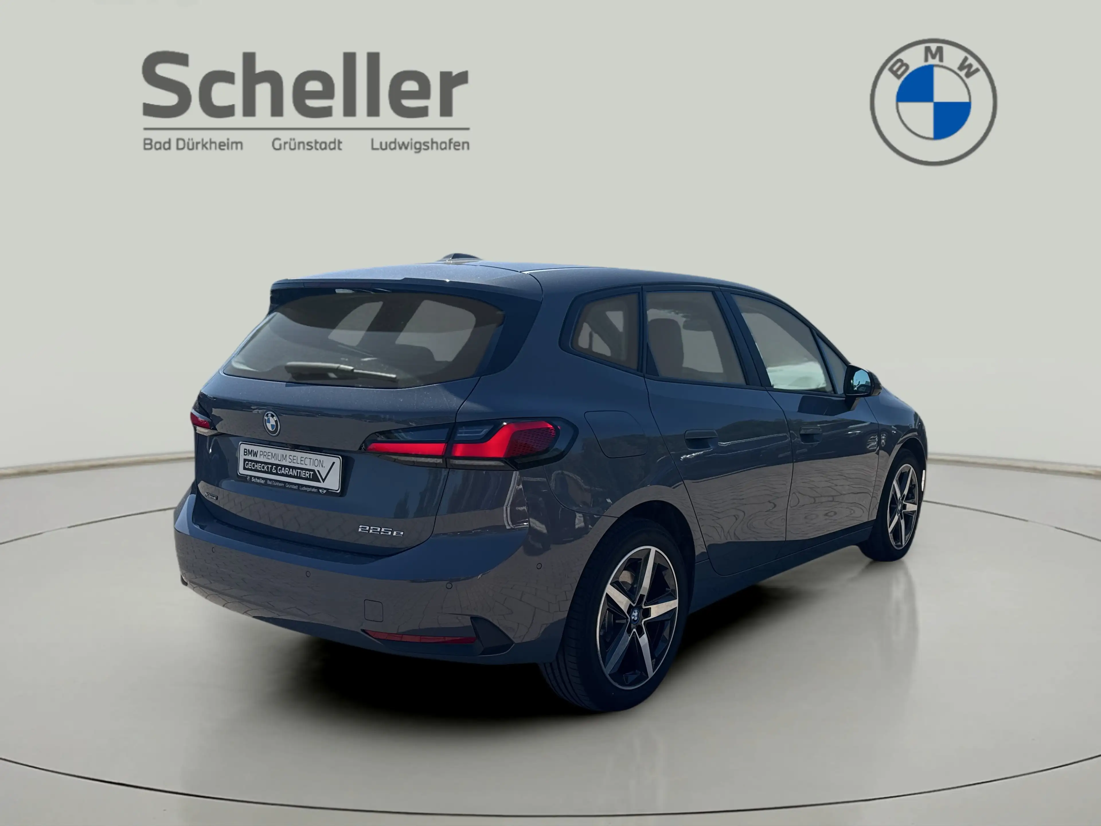 BMW 225 e xDrive Active Tourer — photo 8