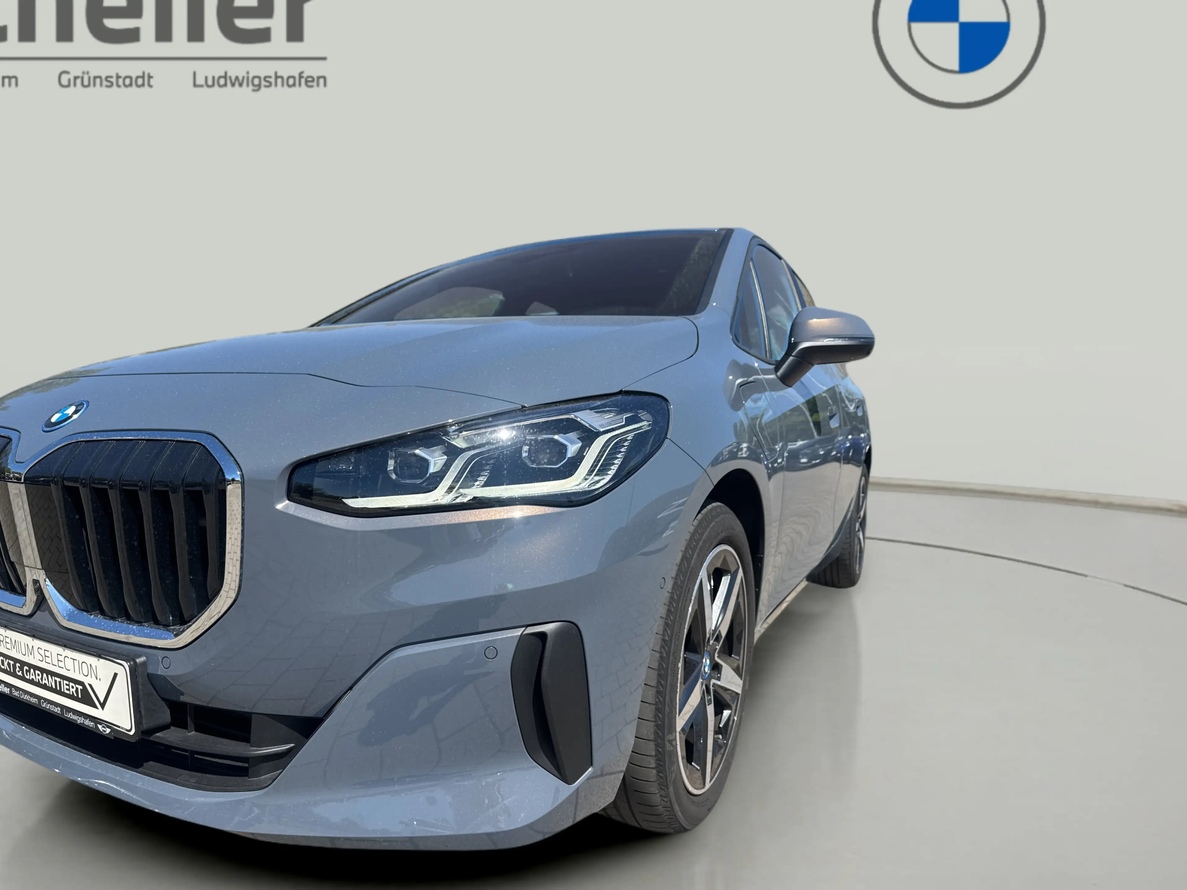 BMW 225 e xDrive Active Tourer — photo 11