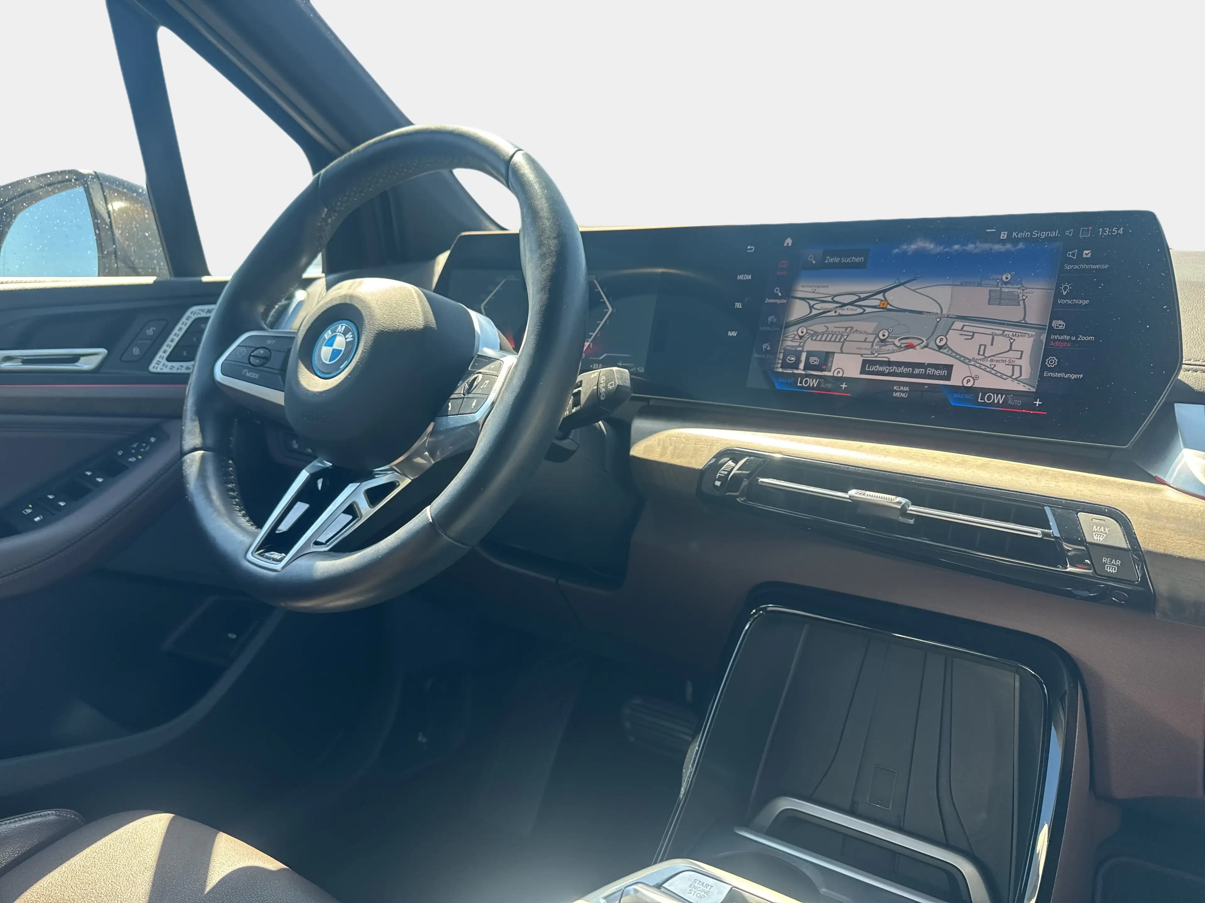 BMW 225 e xDrive Active Tourer — photo 14