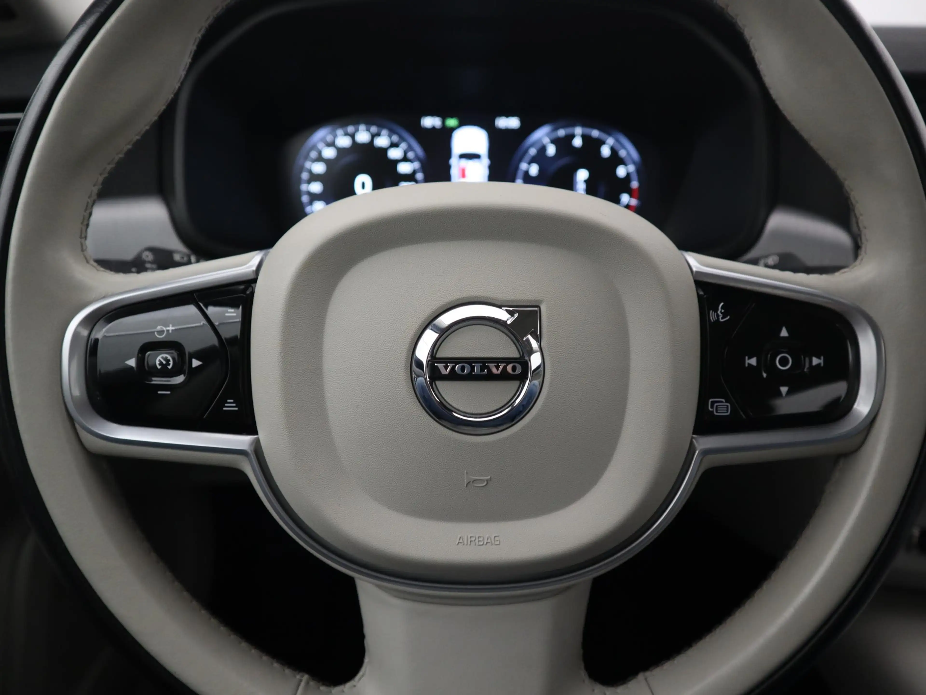 Volvo V90 2.0 T5 90th Anniversary Edition CAMERA / CARPLAY / — photo 16