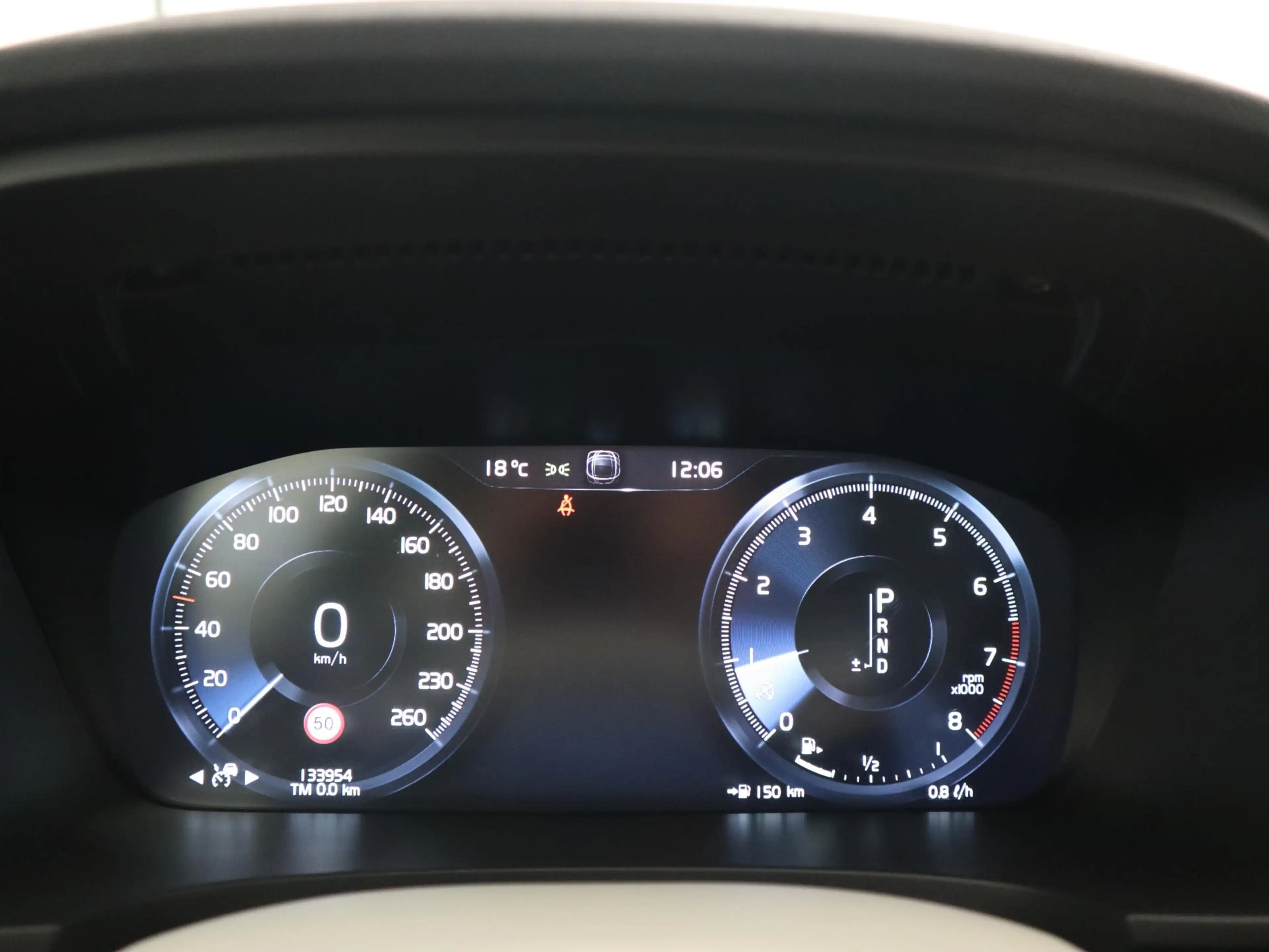 Volvo V90 2.0 T5 90th Anniversary Edition CAMERA / CARPLAY / — photo 32