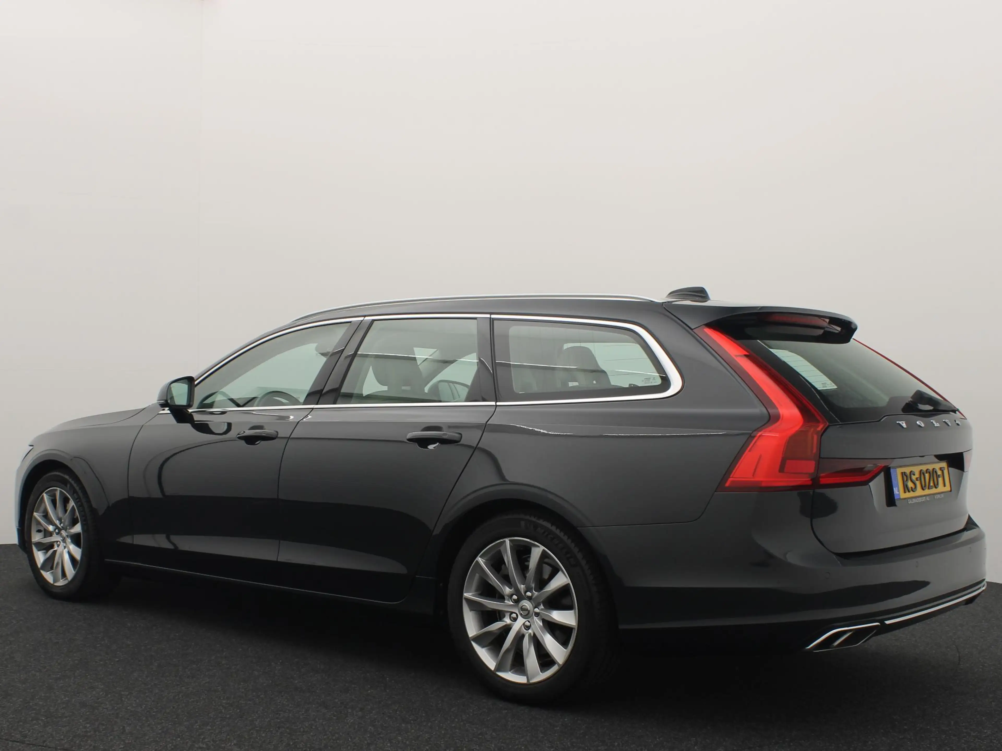 Volvo V90 2.0 T5 90th Anniversary Edition CAMERA / CARPLAY / — photo 3