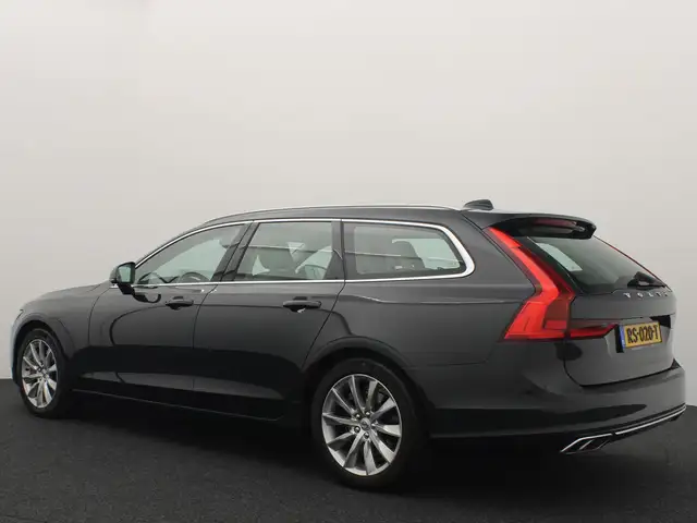 Volvo V90 view 3