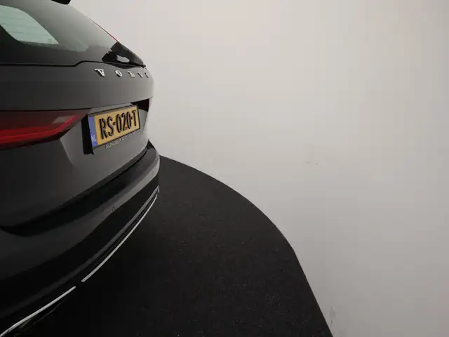 Volvo V90 view 5