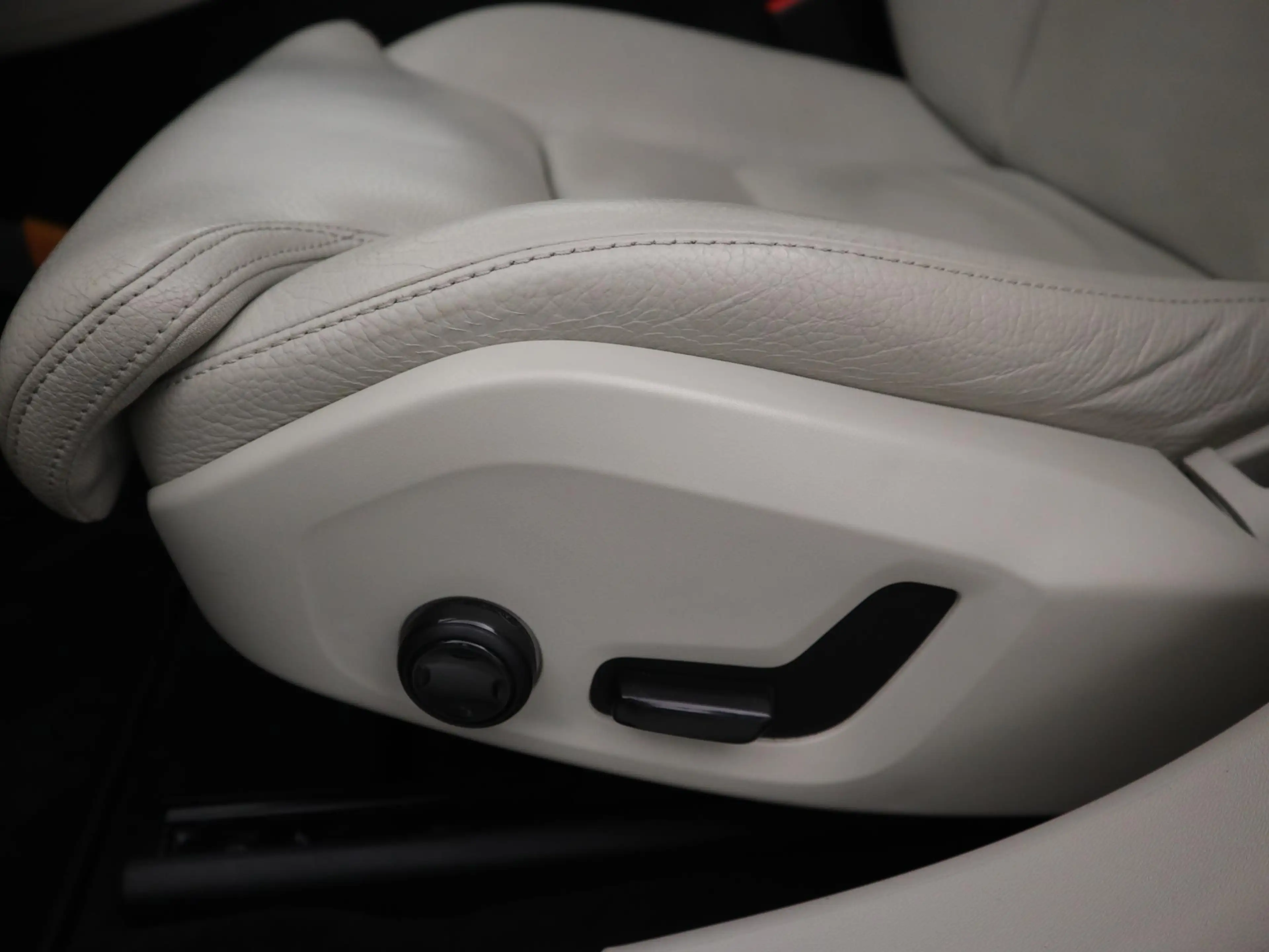 Volvo V90 2.0 T5 90th Anniversary Edition CAMERA / CARPLAY / — photo 25