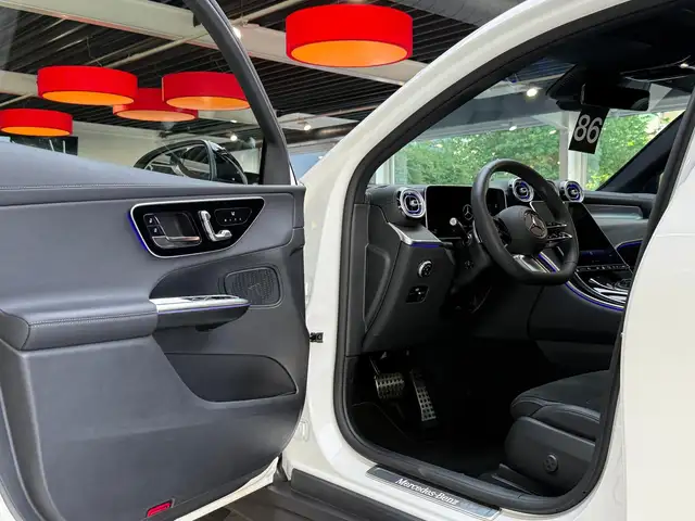 Mercedes-Benz GLC view 10