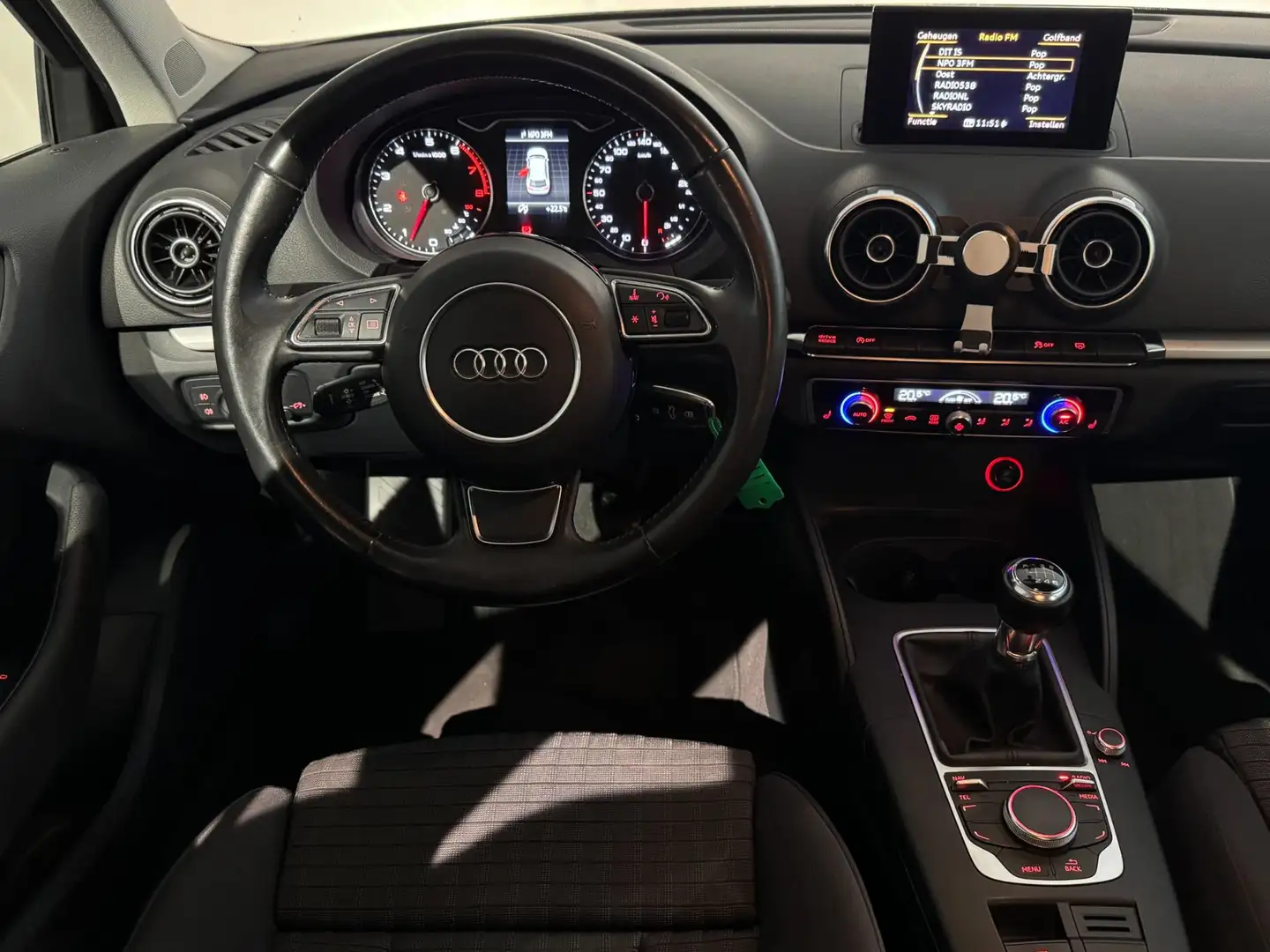 Audi A3 Sportback 1.4 TFSI Ambition Pro Line /Clima/Cruise Zwart - 2