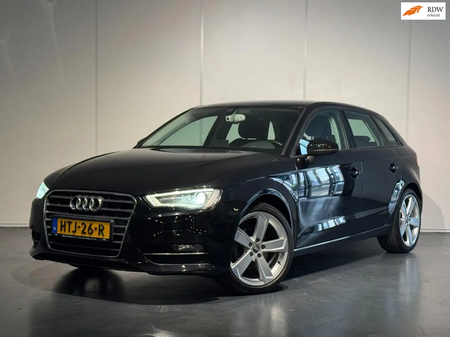 Audi A3 Sportback 1.4 TFSI Ambition Pro Line /Clima/Cruise Zwart - 1