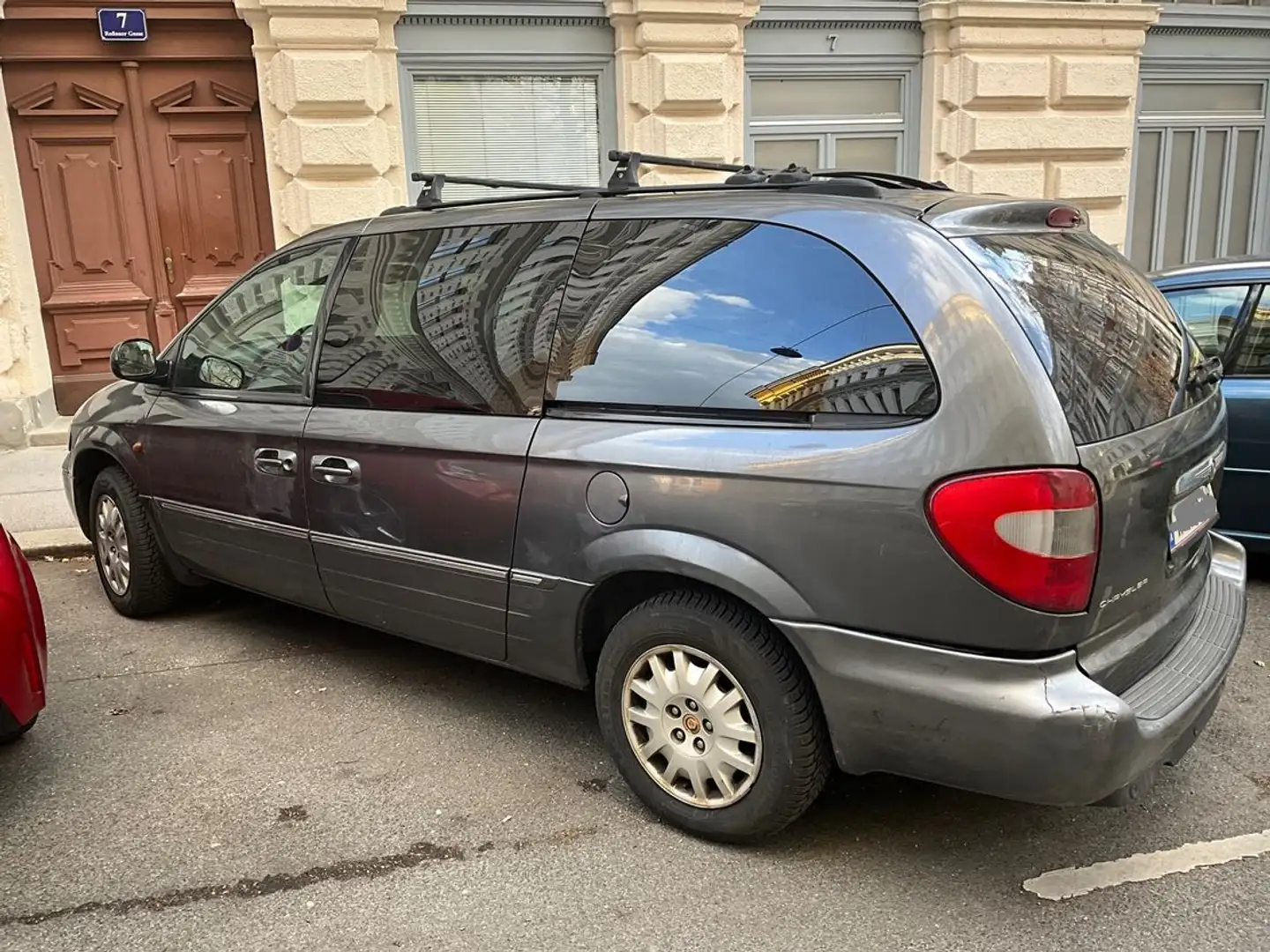 Chrysler Grand Voyager Grand Voyager 3,3 LX Stow'n Go V6 Aut. LX Stow'n Go Grau - 1