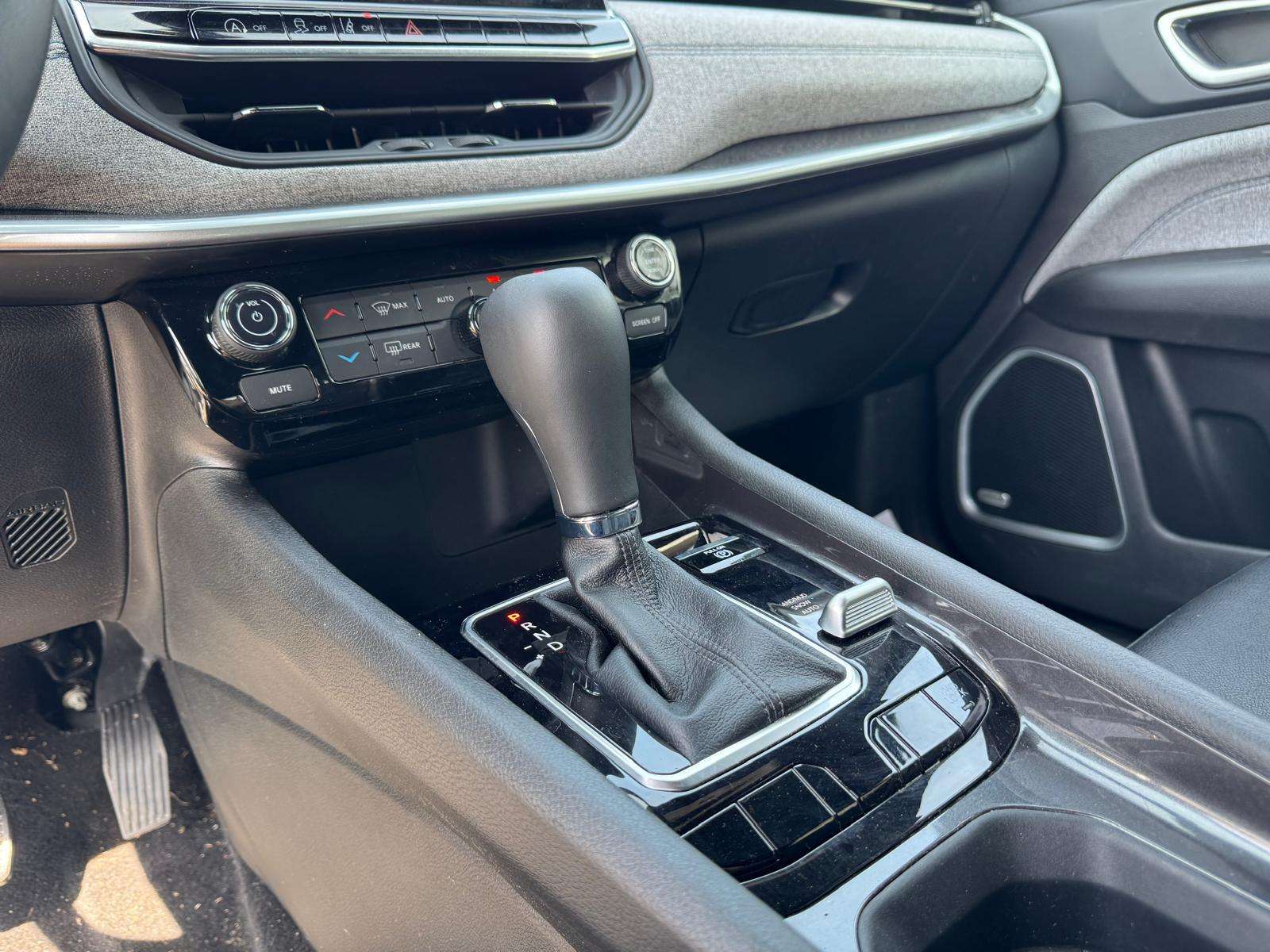 2025 Jeep Compass — view 11