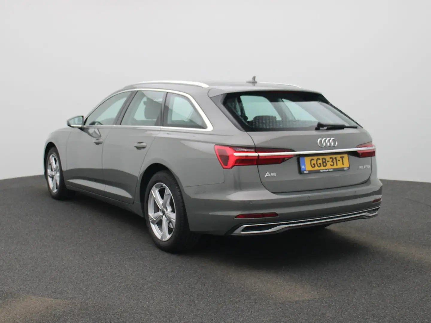 Audi A6 Avant 40 TFSI Advanced edition 204 PK | Automaat | Grijs - 2
