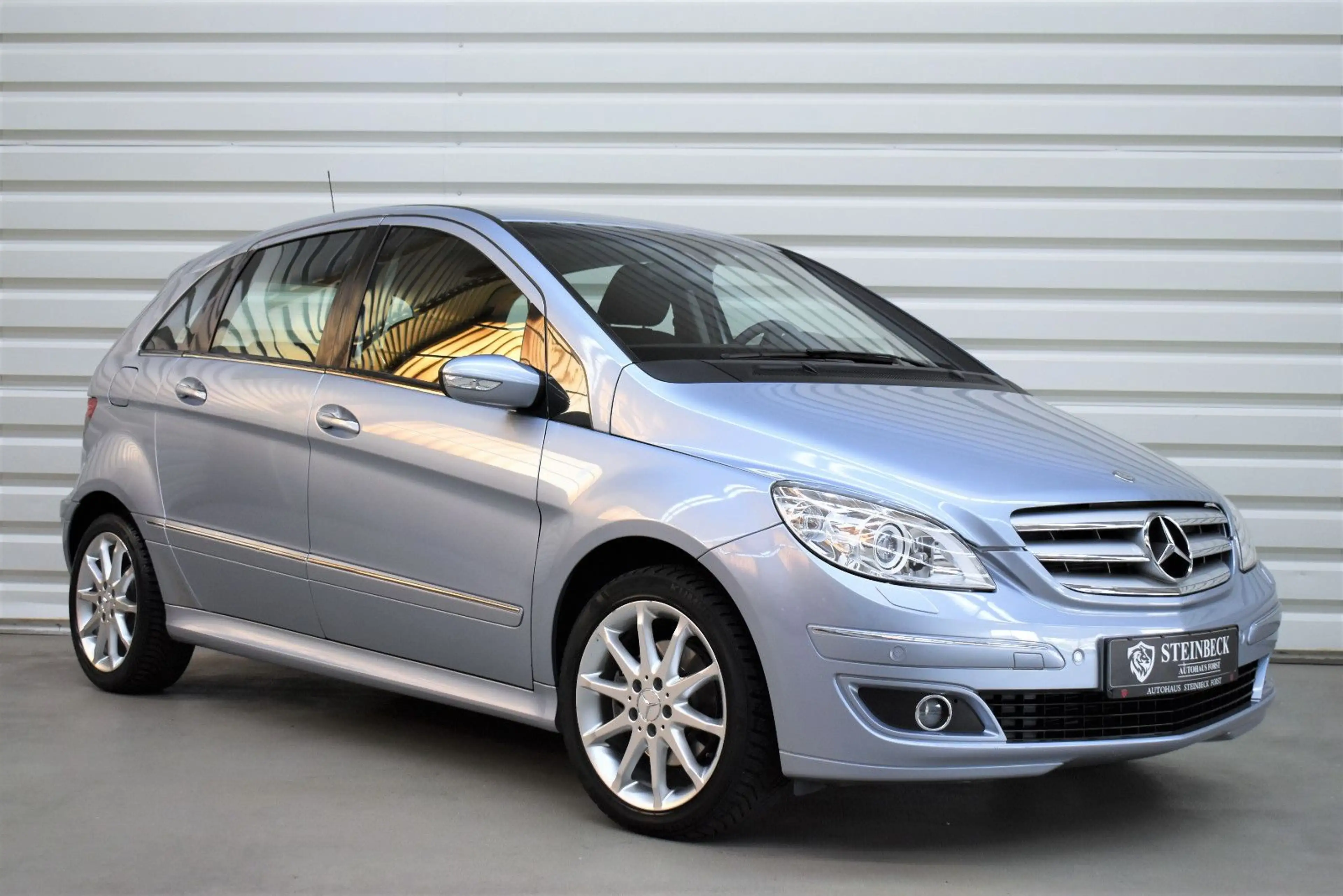 Mercedes-Benz B 200 Automatik+Nur.21.900km+Bi-Xenon+PDC+Klima