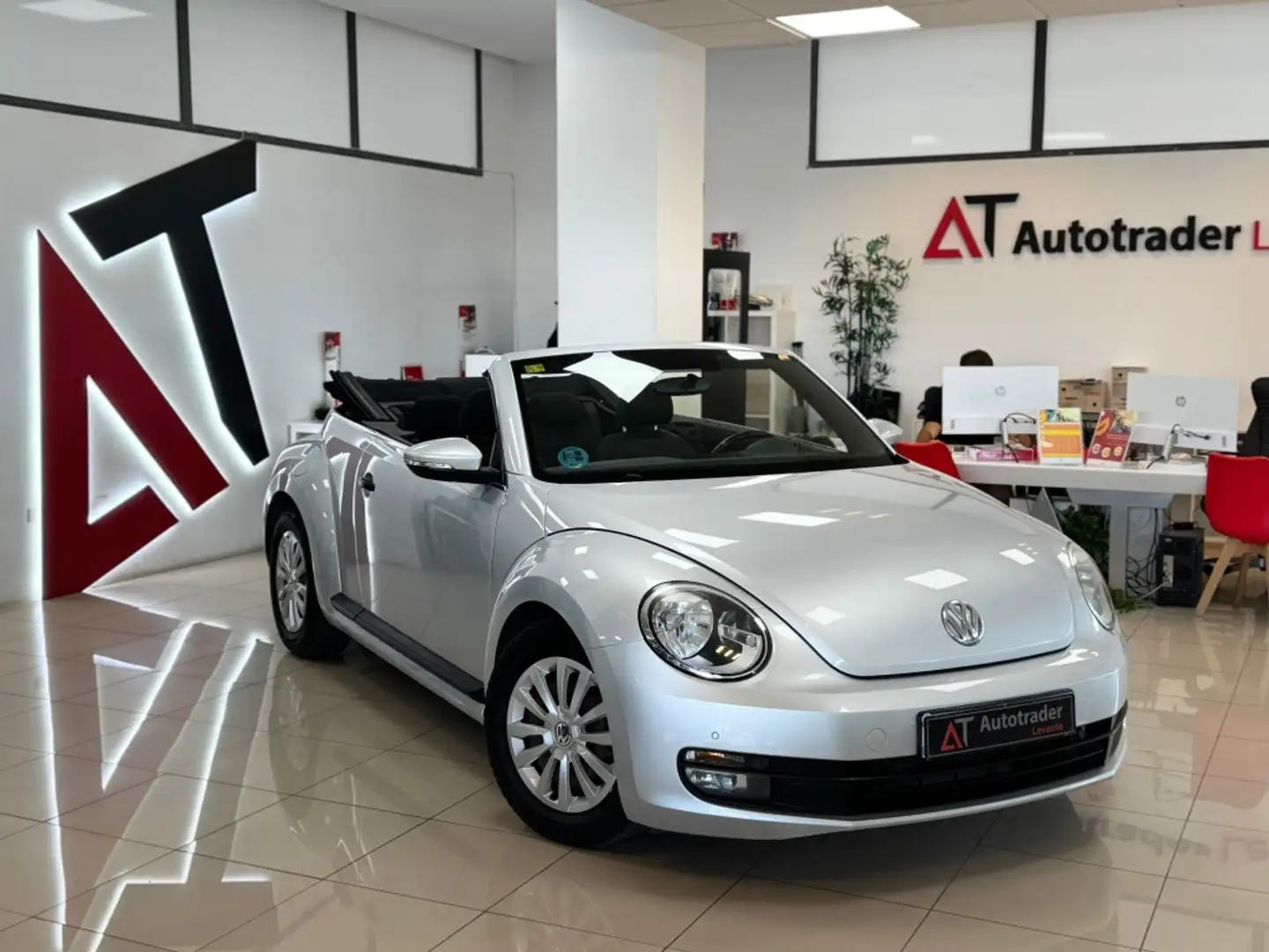 Volkswagen Beetle Cabrio 2.0TDI Design 81kW Argent - 1