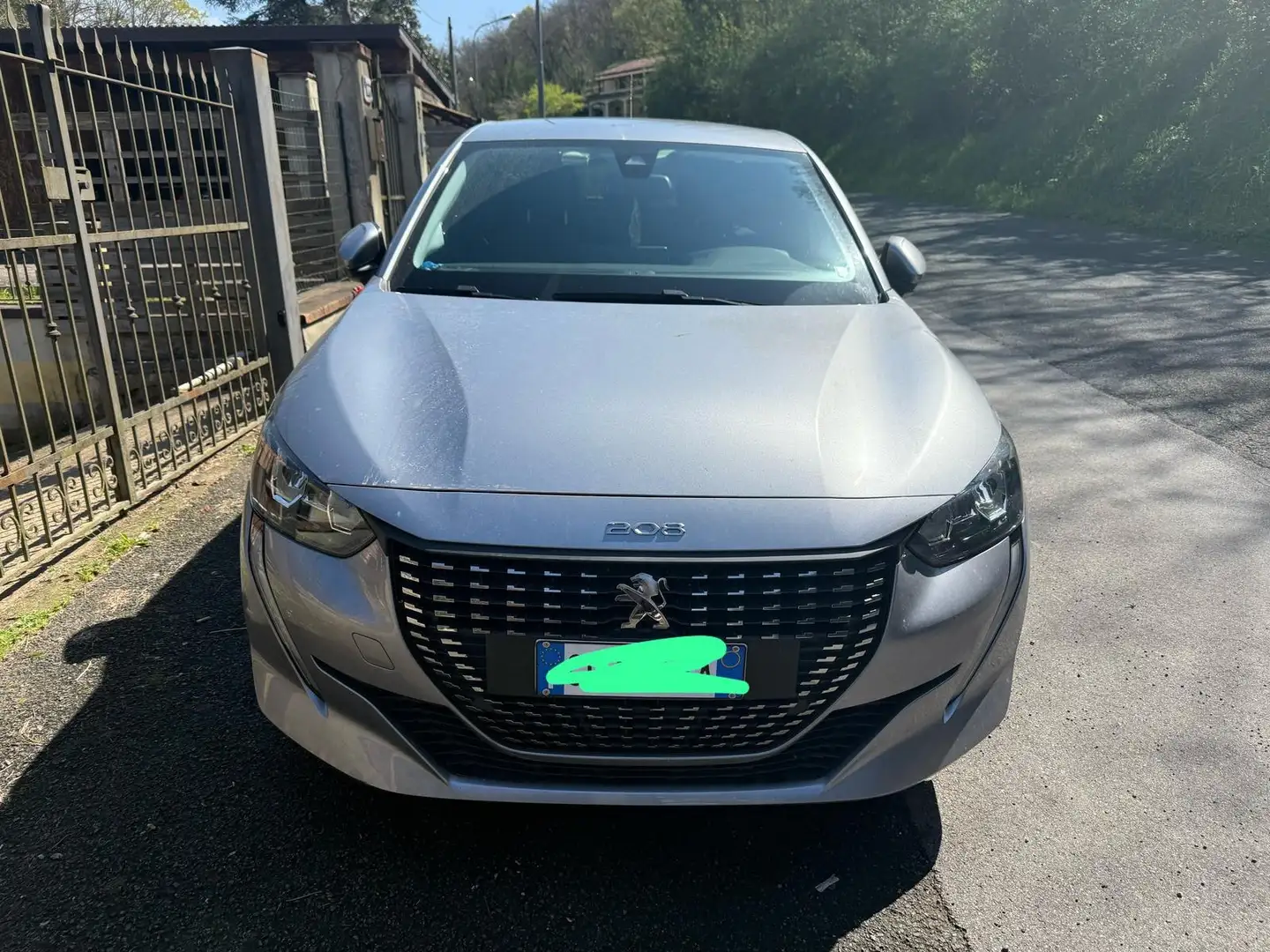 Peugeot 208 1.2 e-VTi 82 cv allure Серый - 2