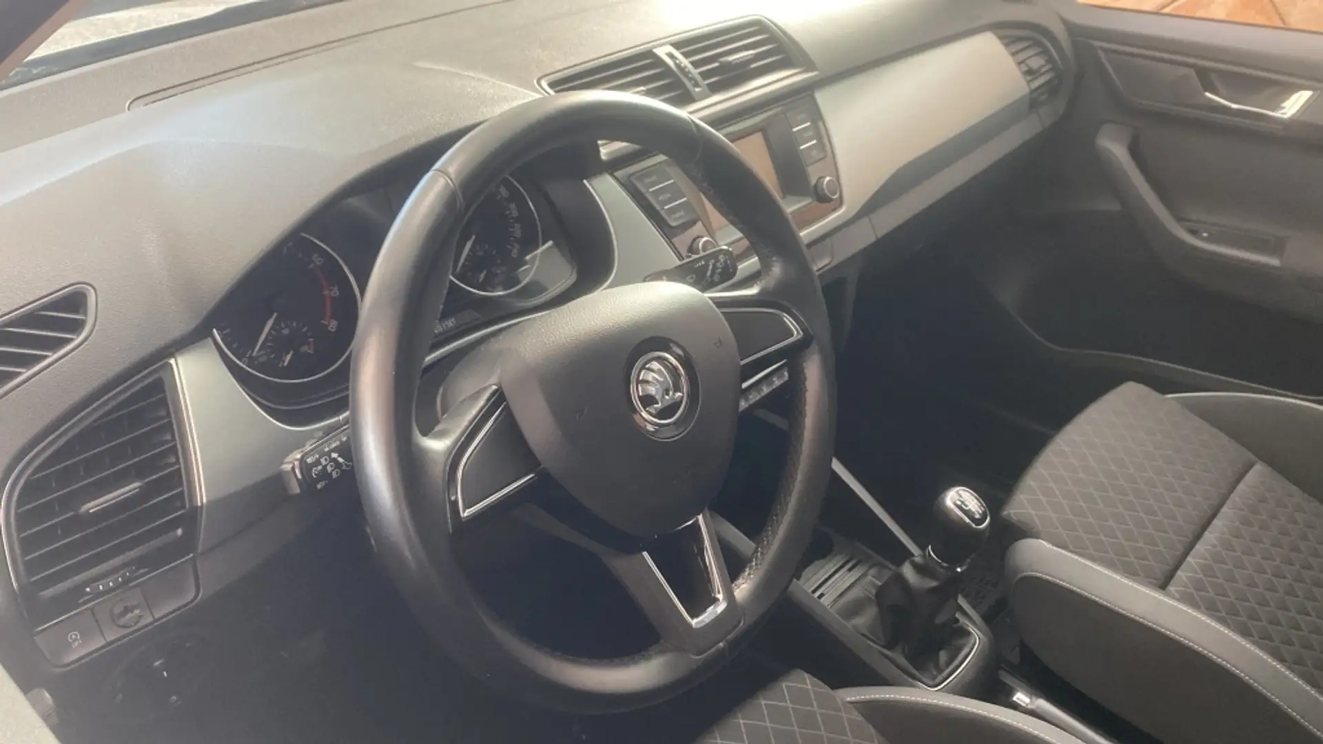 Skoda Fabia 1.2 TSI Style 81kW Plateado - 2