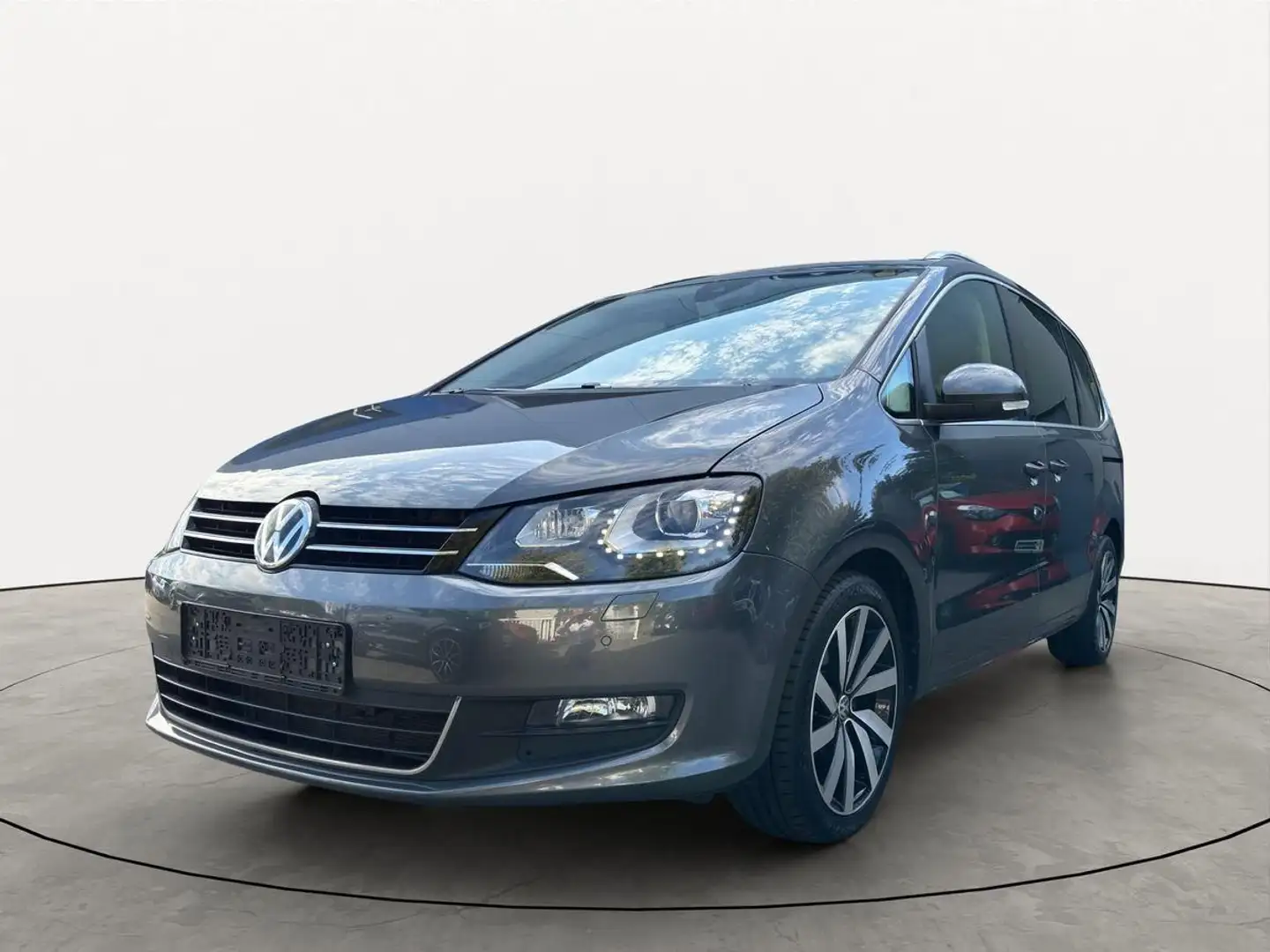 Volkswagen Sharan 7-Sitzer/Bi-Xenon/Kam/SHZ/AHK/Dynaudio Grau - 1