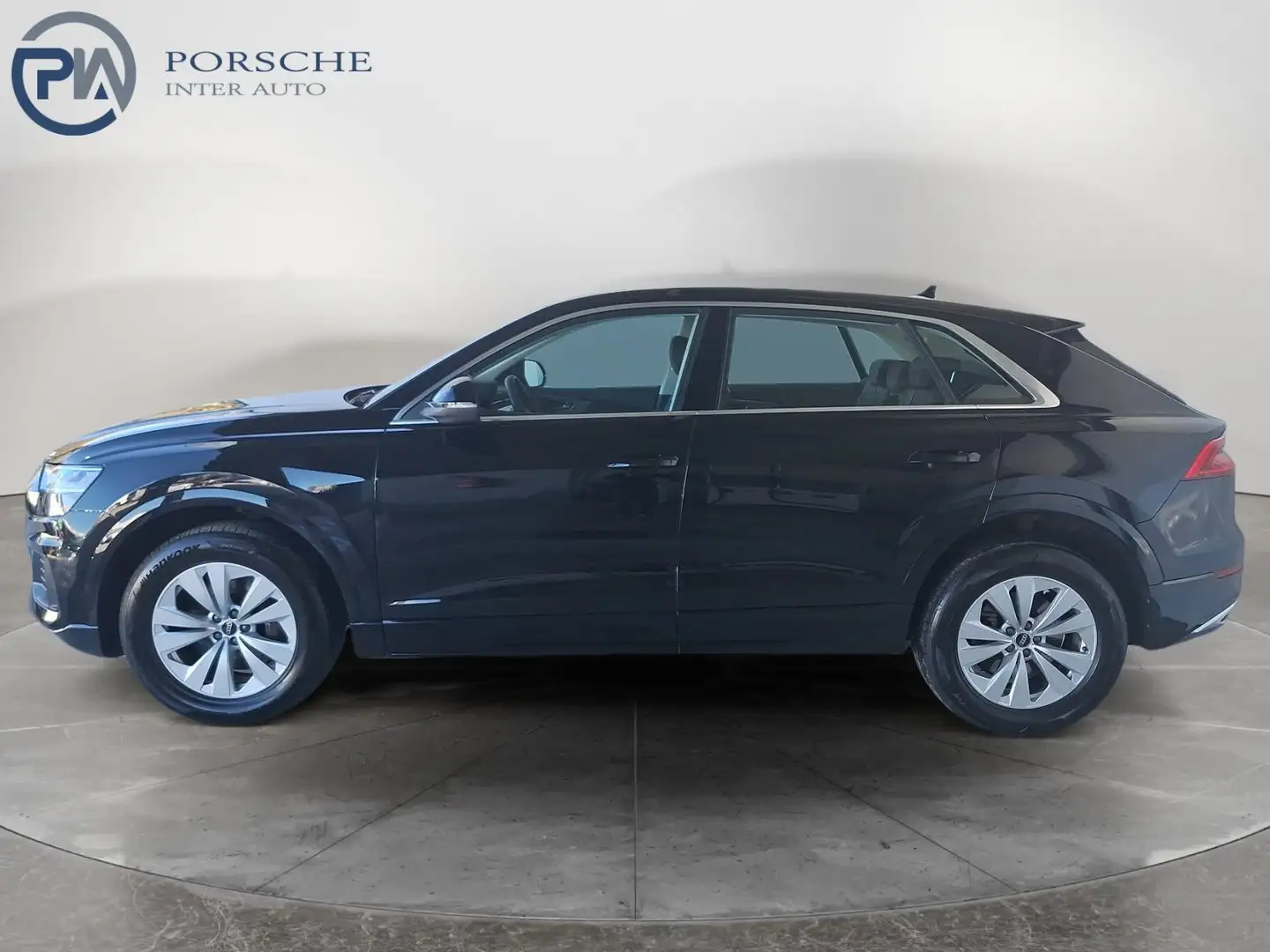 Audi Q8 45 TDI quattro Schwarz - 2