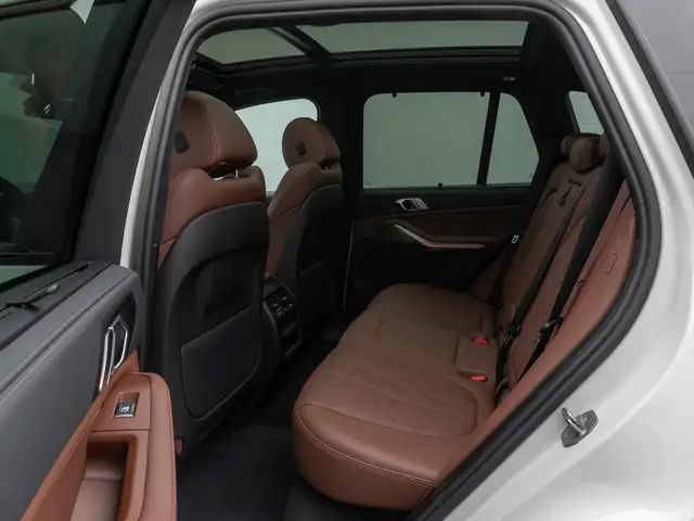 BMW X5 view 25