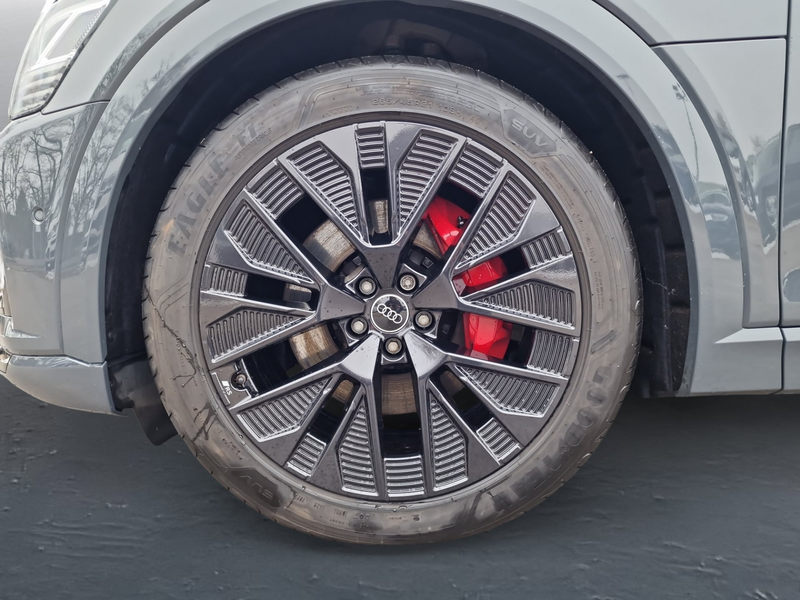 Audi Q8 e-tron Sportback 55 qu edition S line HuD 21" — photo 7