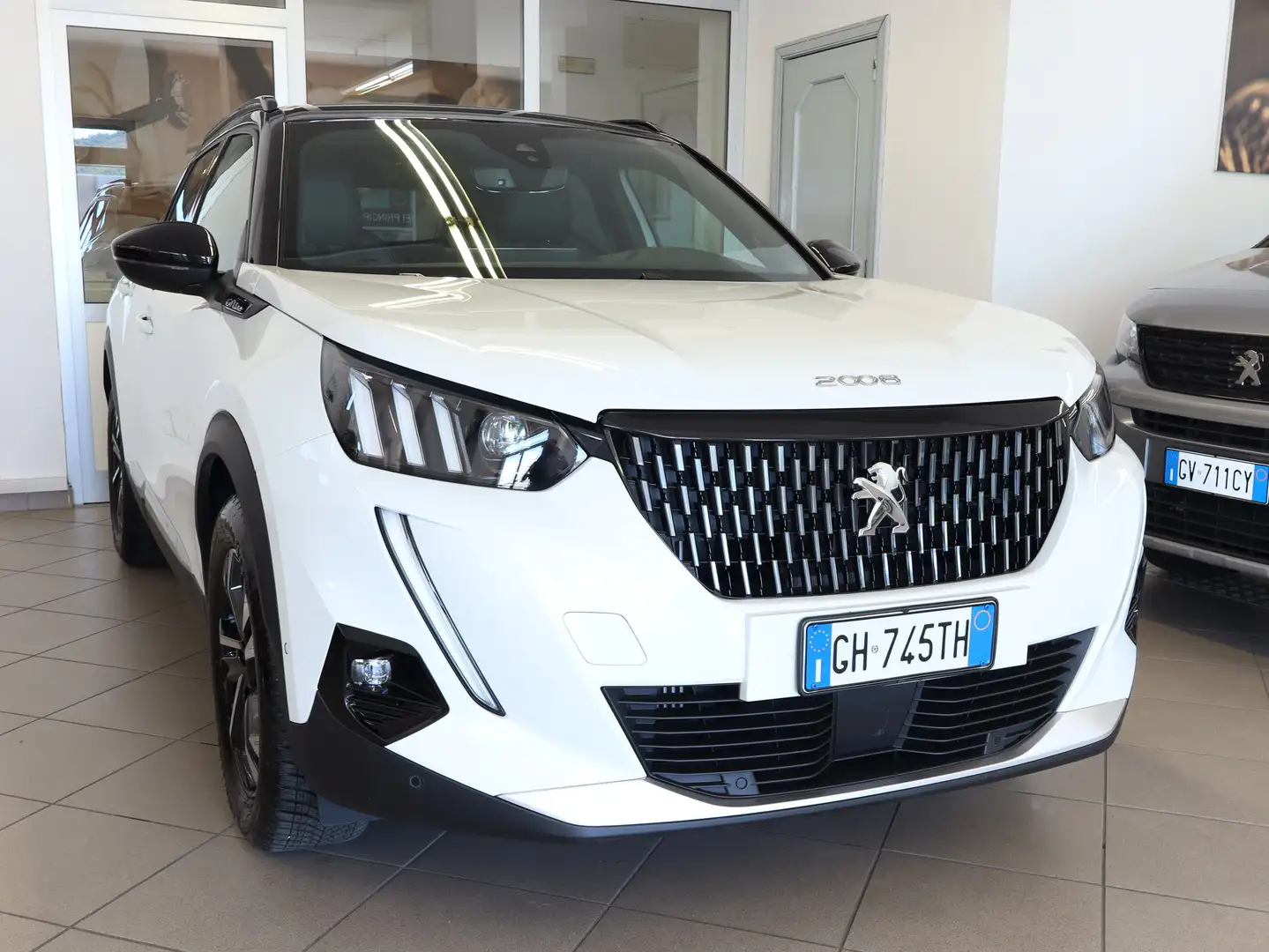 Peugeot 2008 1.2 PURETECH 130 CV EAT8 GT LINE Bianco - 2
