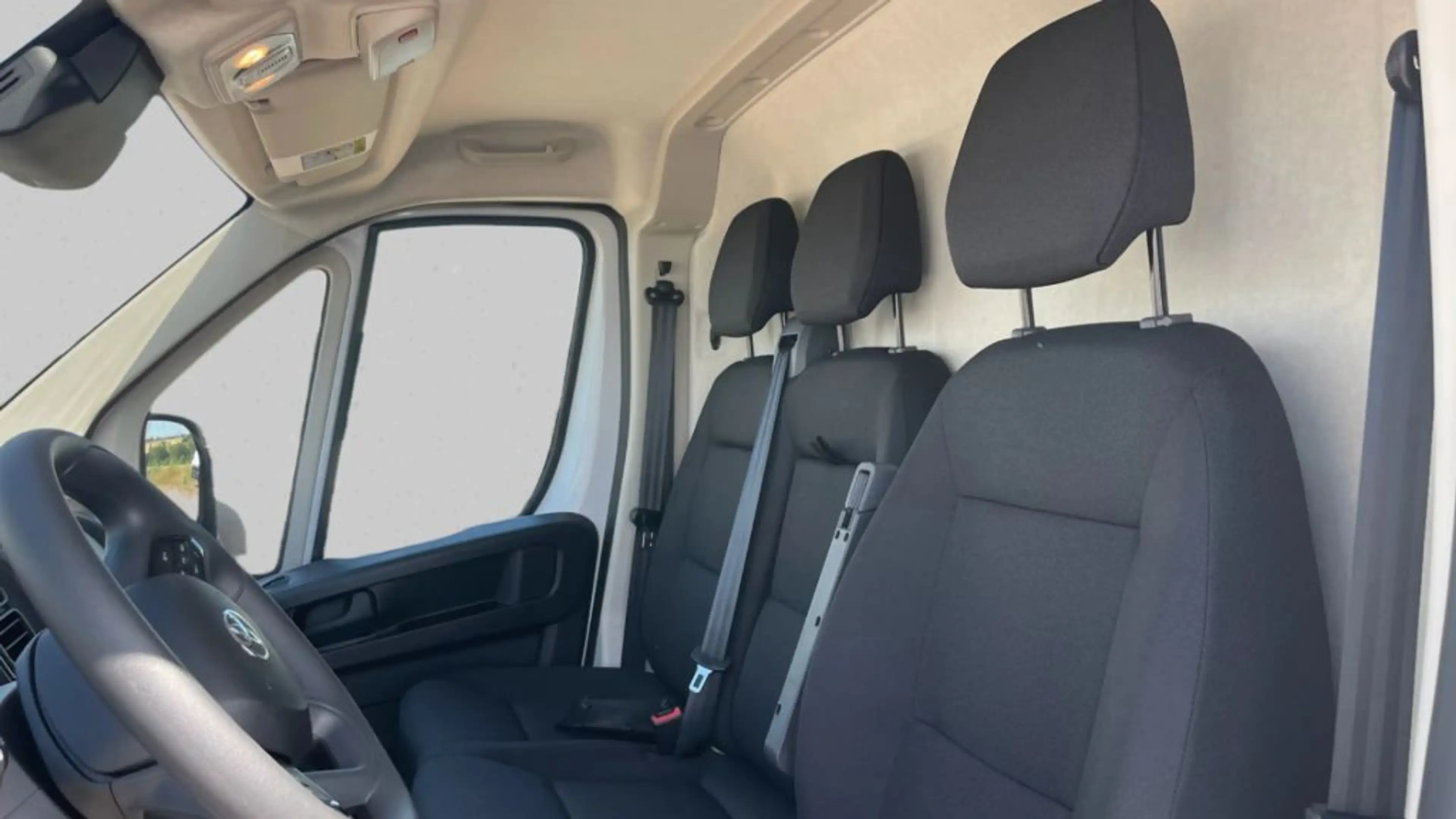 Toyota Proace Max 2.2-l-D 35 L2H2 Comfort — photo 10