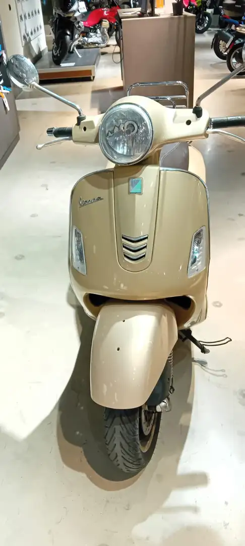 Vespa GTS 300 ABS E 4 Beige - 1