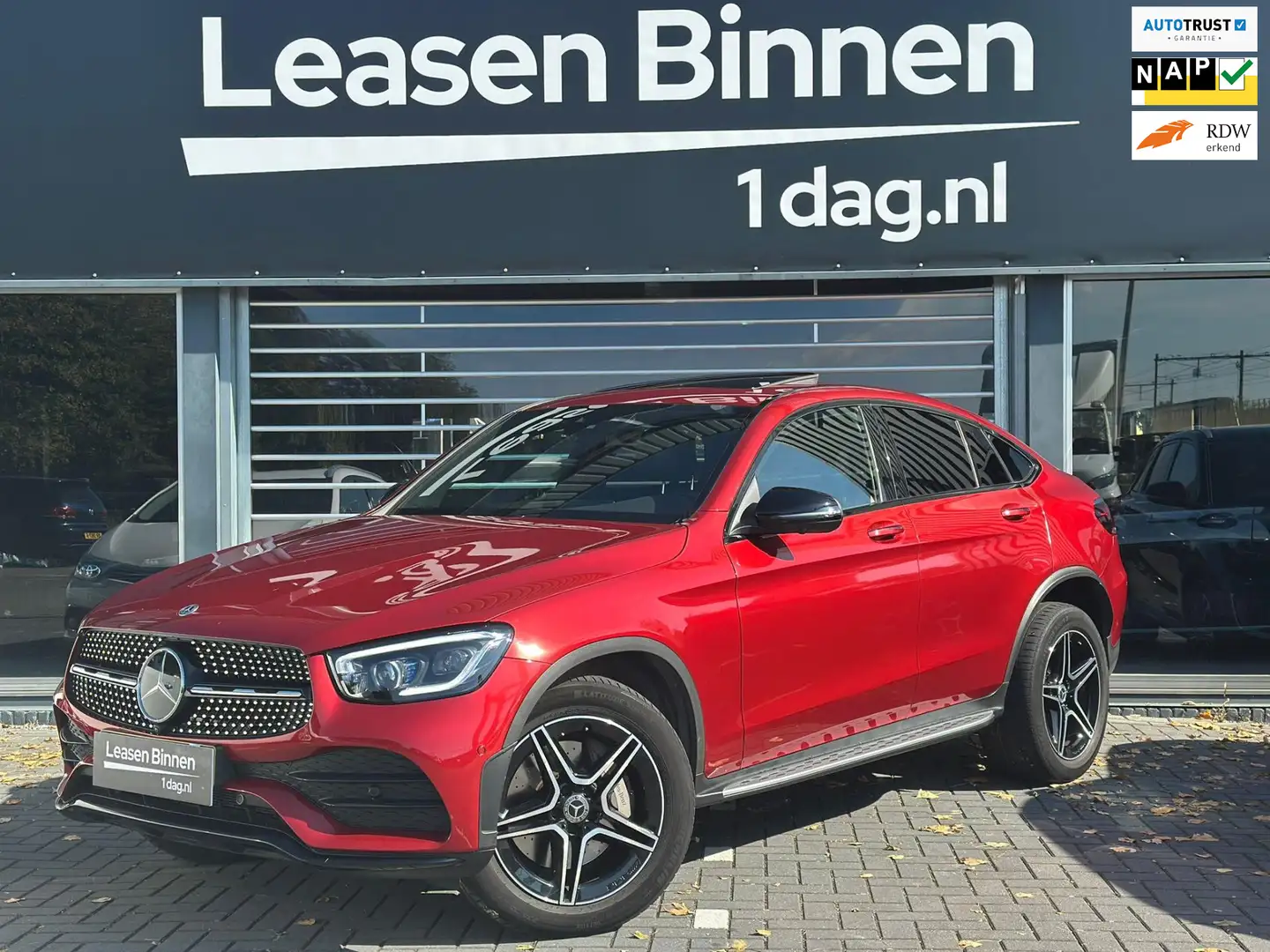 Mercedes-Benz GLC 300 Coupé 300e 4MATIC Premium Plus Pano/Memory/360/Sfe Rojo - 1