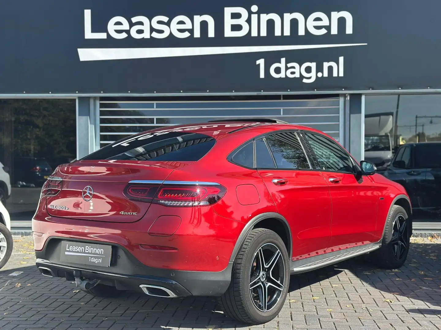Mercedes-Benz GLC 300 Coupé 300e 4MATIC Premium Plus Pano/Memory/360/Sfe Rojo - 2
