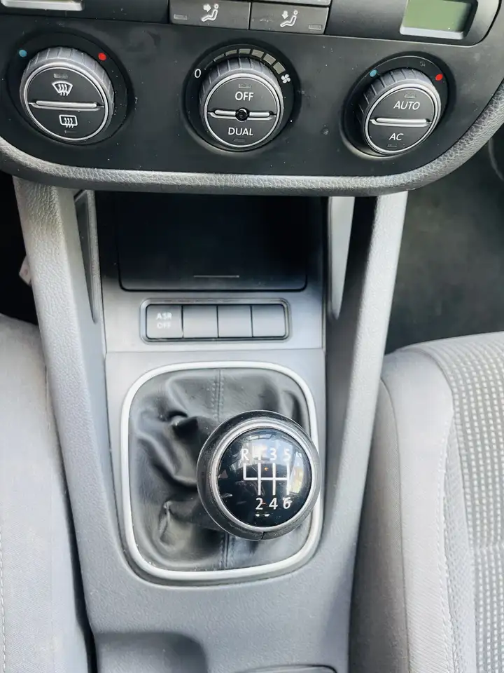 Volkswagen Golf Standard Model — photo 17