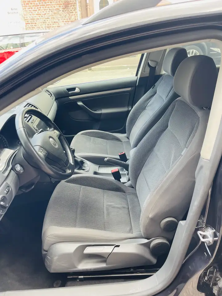 Volkswagen Golf Standard Model — photo 12