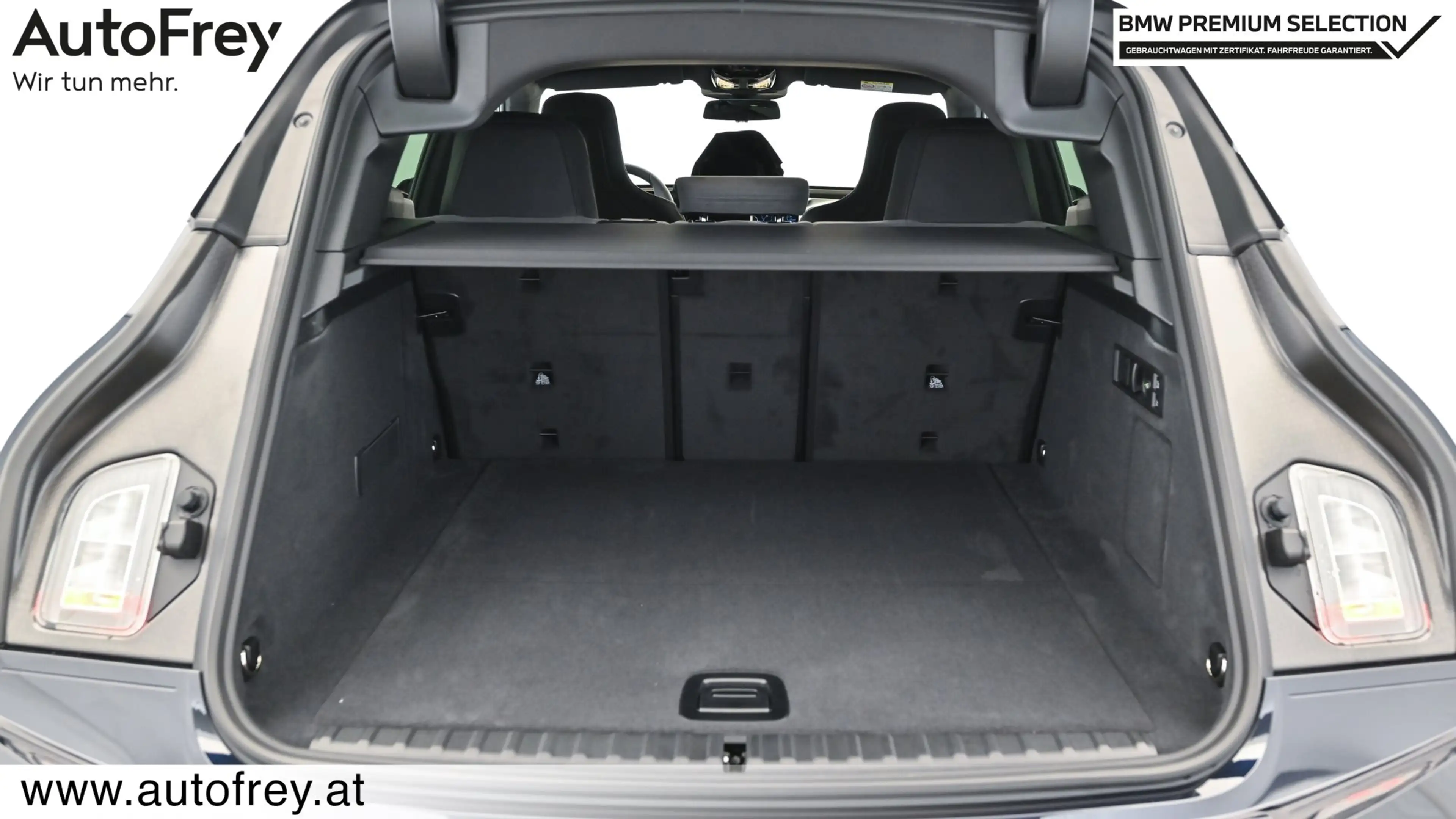 BMW iX xDrive45 — photo 11