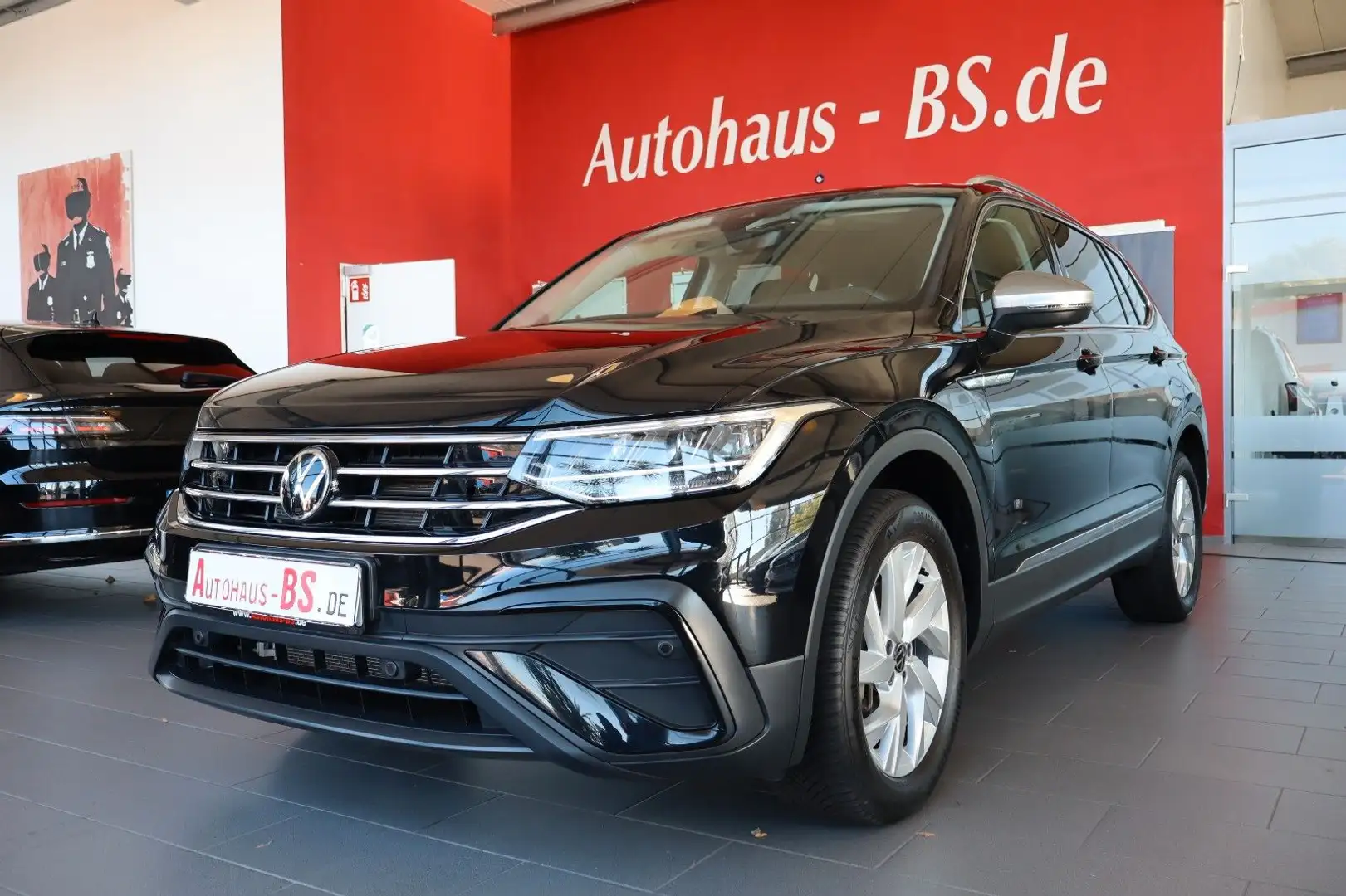Volkswagen Tiguan Allspace 1.5 TSI,Navi,LED,AHK,7-SITZER Zwart - 1